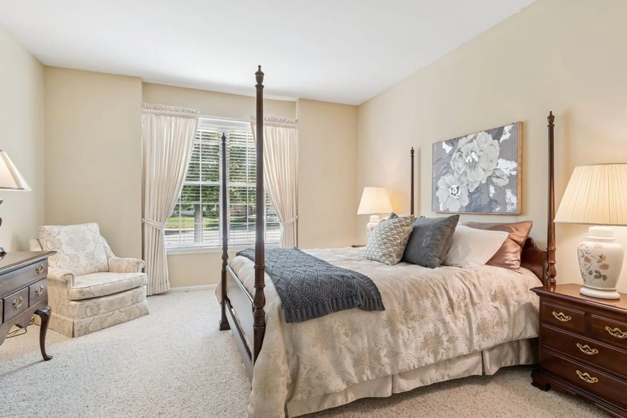 Property Slideshow image 19 of 40 | 1504 mansfield dr, Aurora, IL, 60502