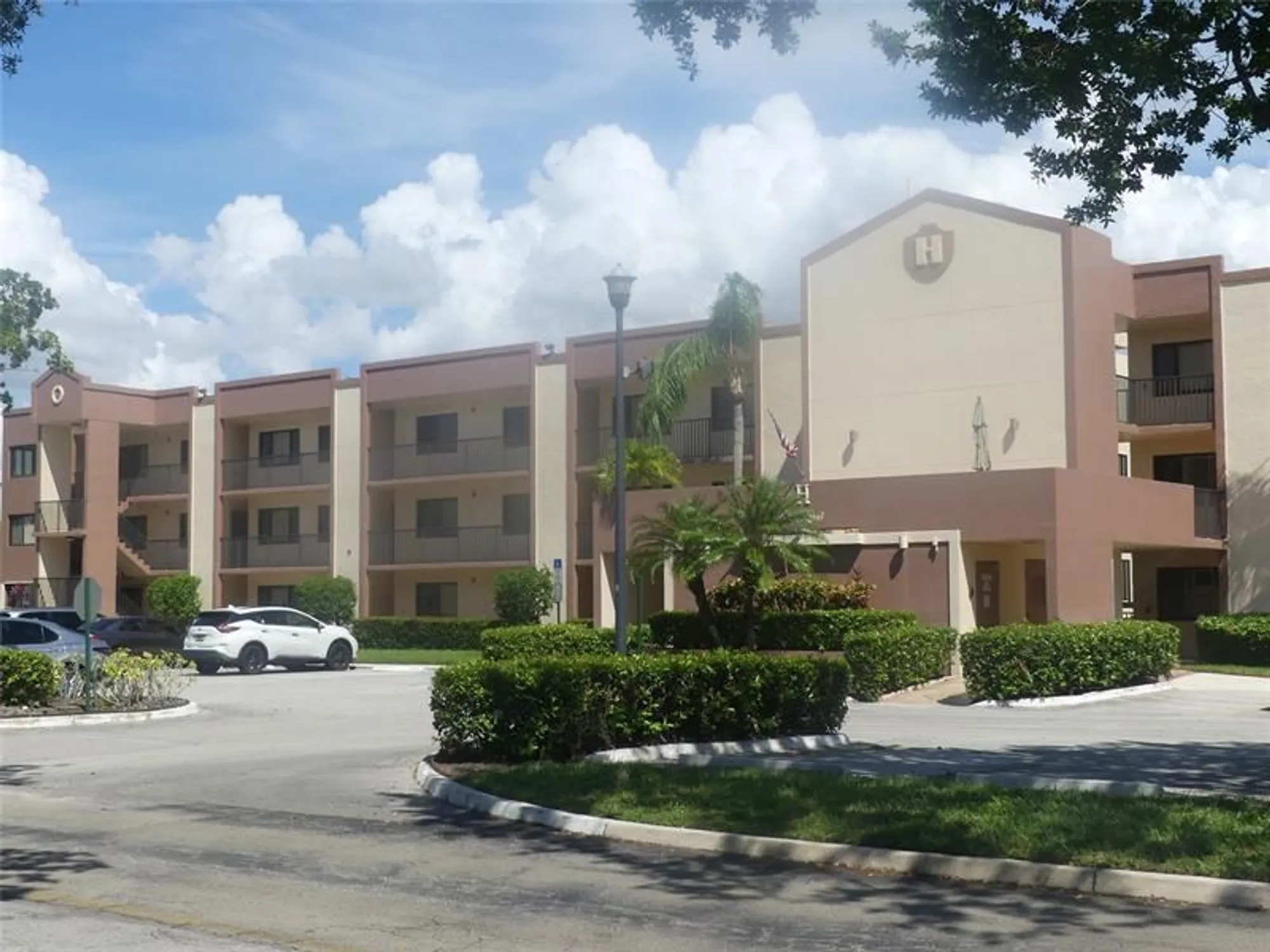 Property Slideshow image 4 of 15 | 10657 w clairmont cir 306, Tamarac, FL, 33321