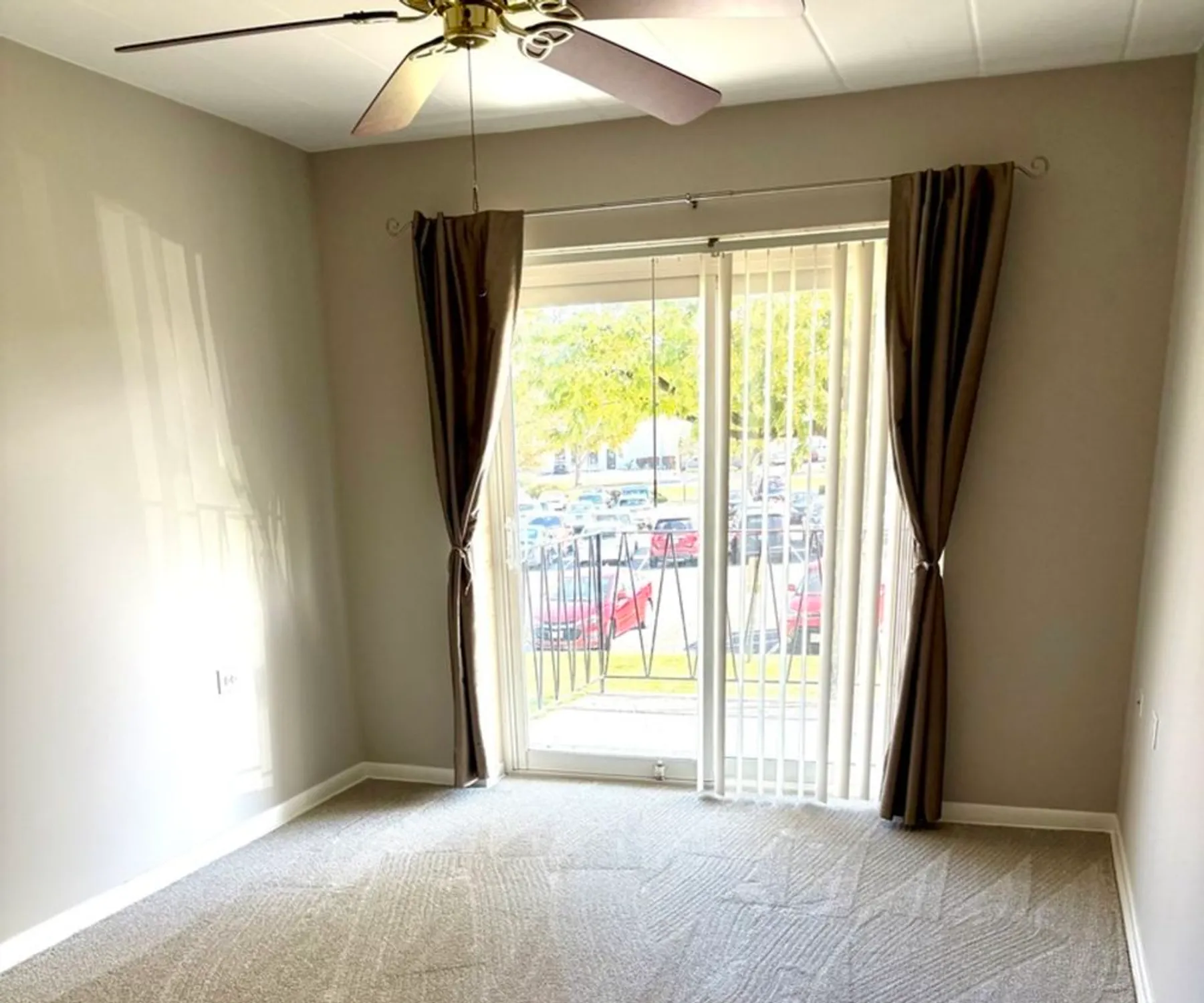 Property Slideshow image 14 of 18 | , Downers Grove, IL, 60515