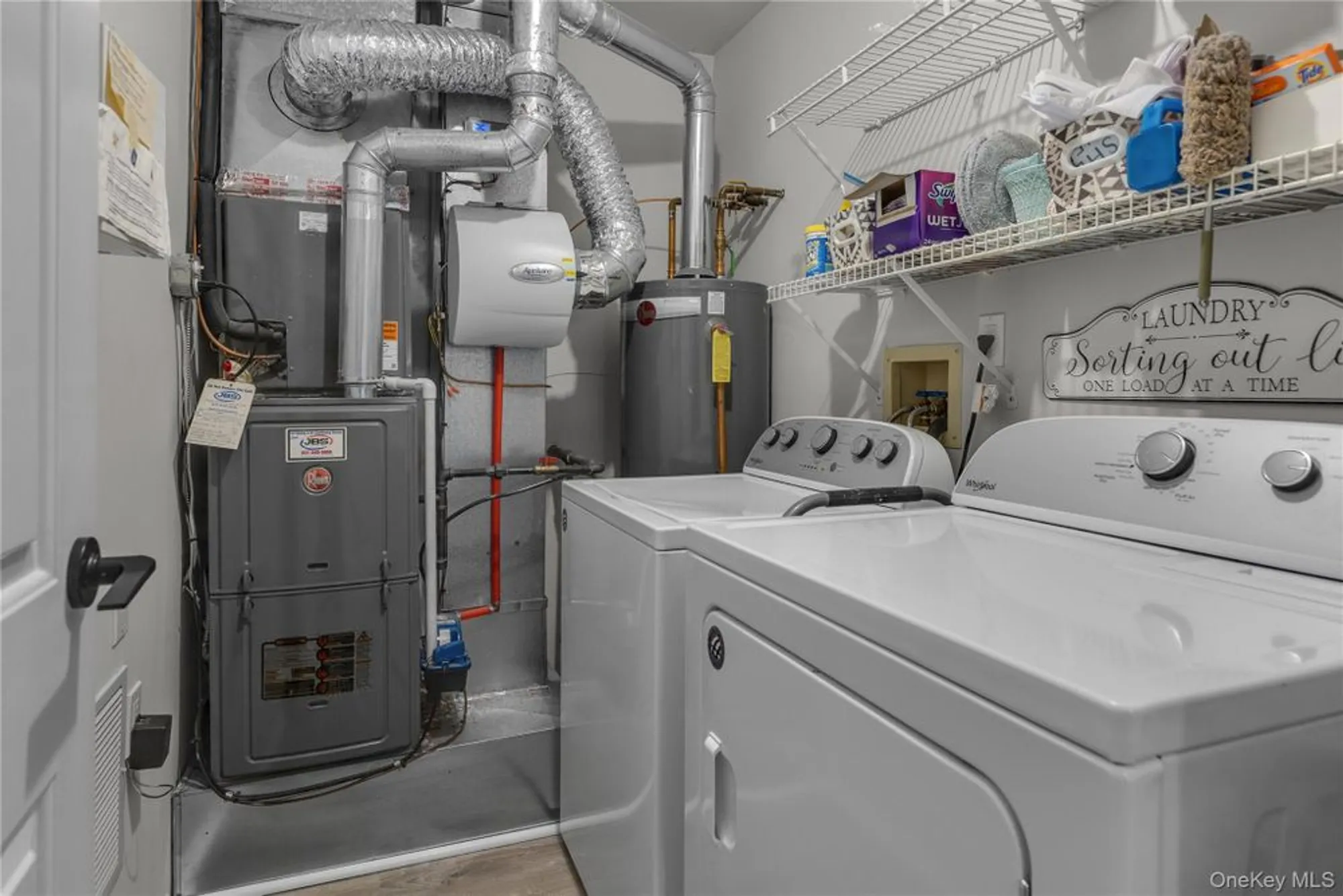 Property Slideshow image 16 of 28 | 256 glen dr, Ridge, NY, 11961