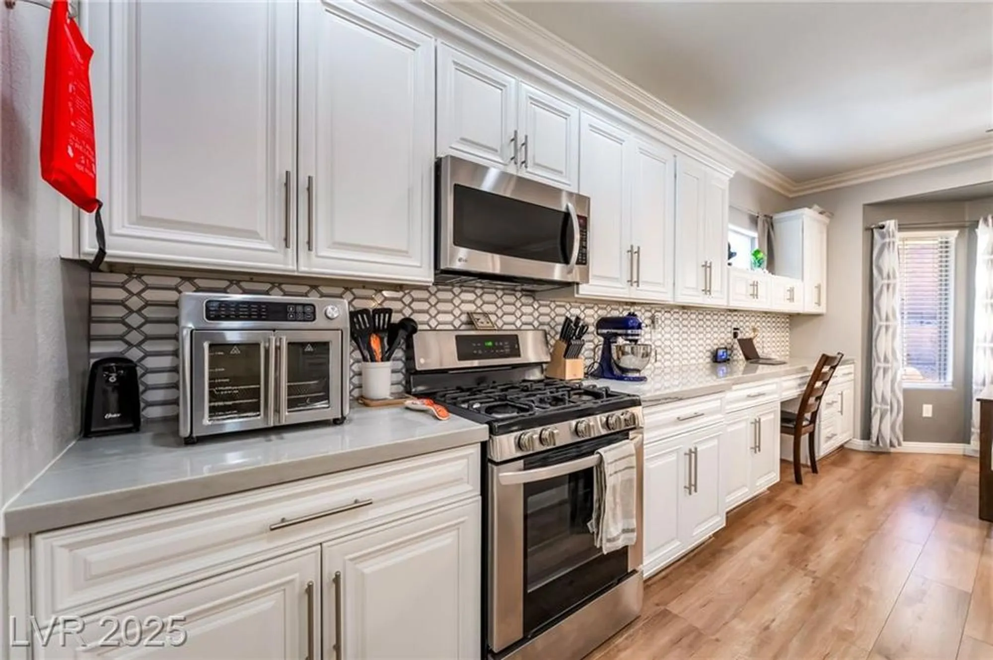 Property Slideshow image 18 of 47 | 1628 rockcrest hills ave, Henderson, NV, 89052