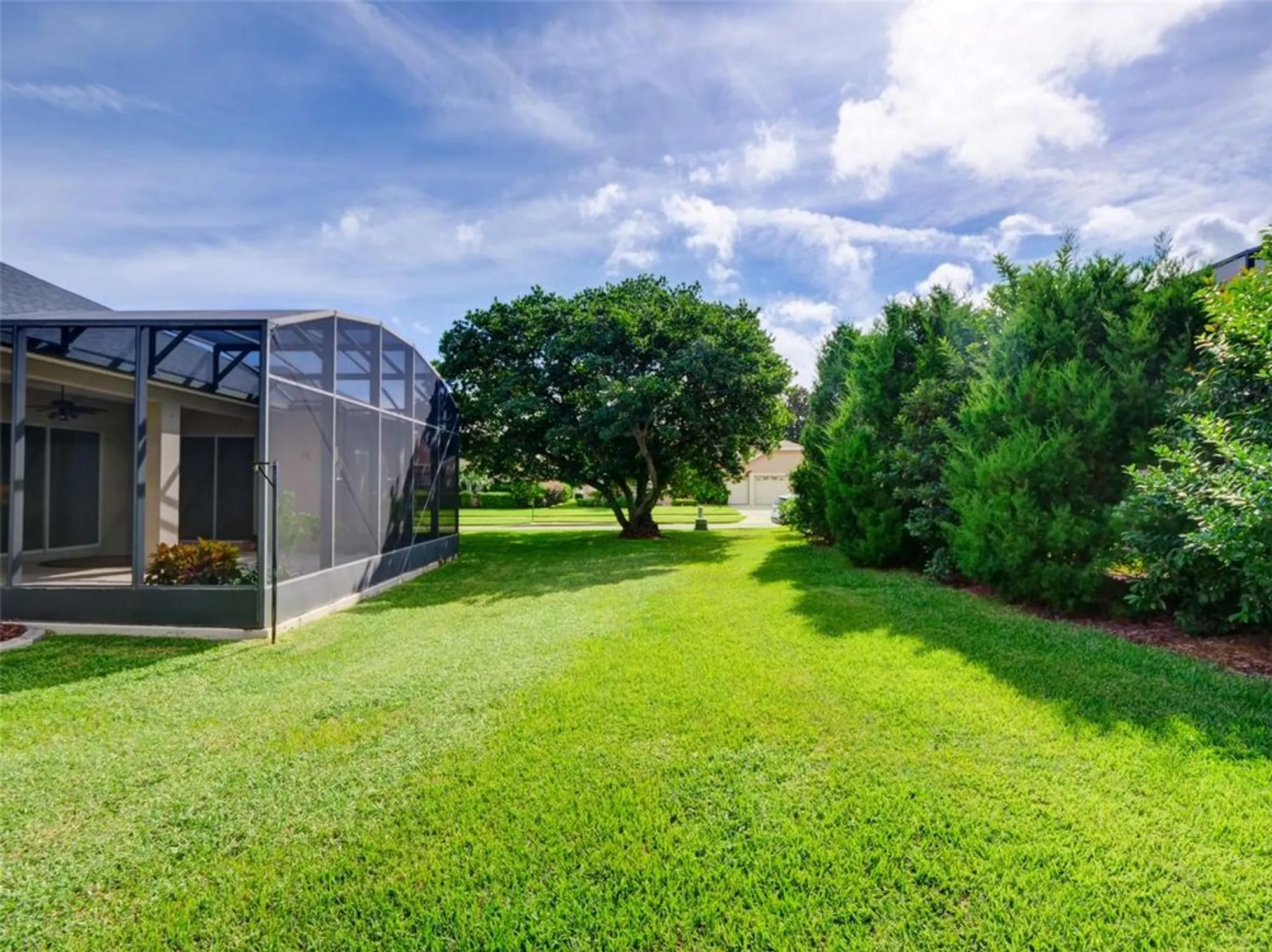 Property Slideshow image 23 of 30 | 25301 forest oak ct, Leesburg, FL, 34748