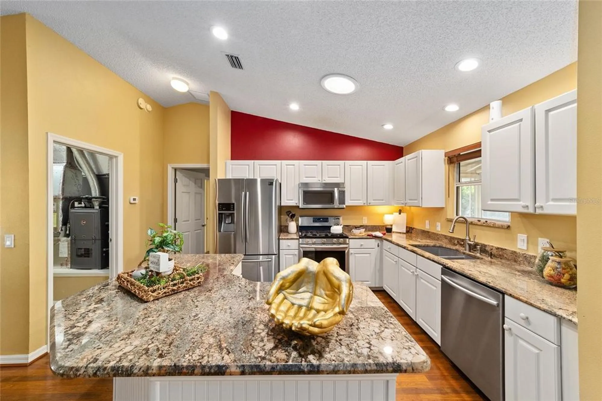 Property Slideshow image 12 of 34 | 290 jefferson ln, The Villages, FL, 32162