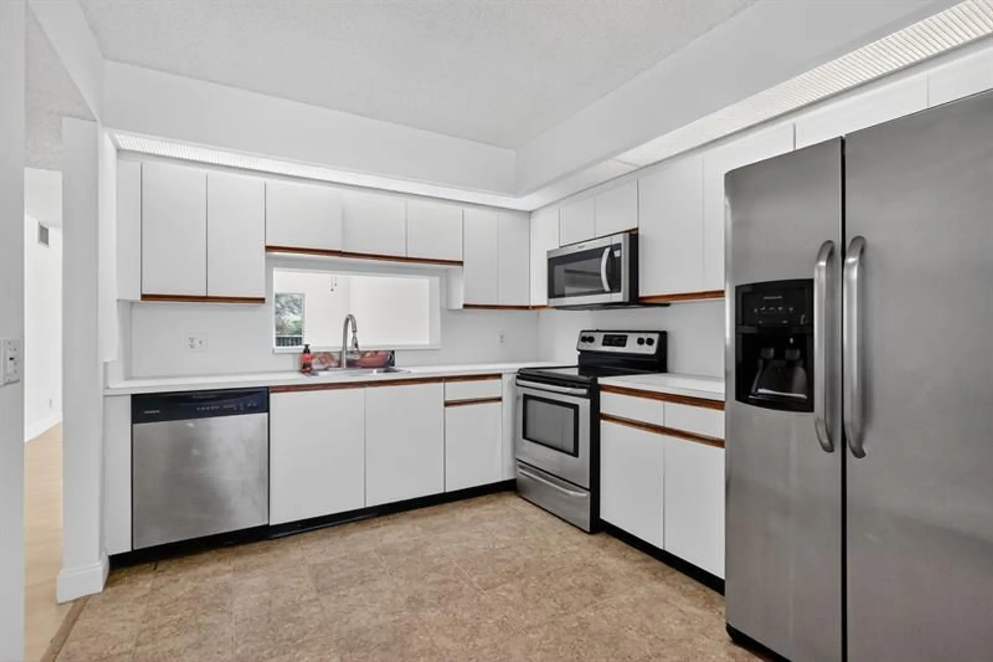 Property Slideshow image 14 of 42 | 12750 sw 4th ct 307j, Pembroke Pines, FL, 33027