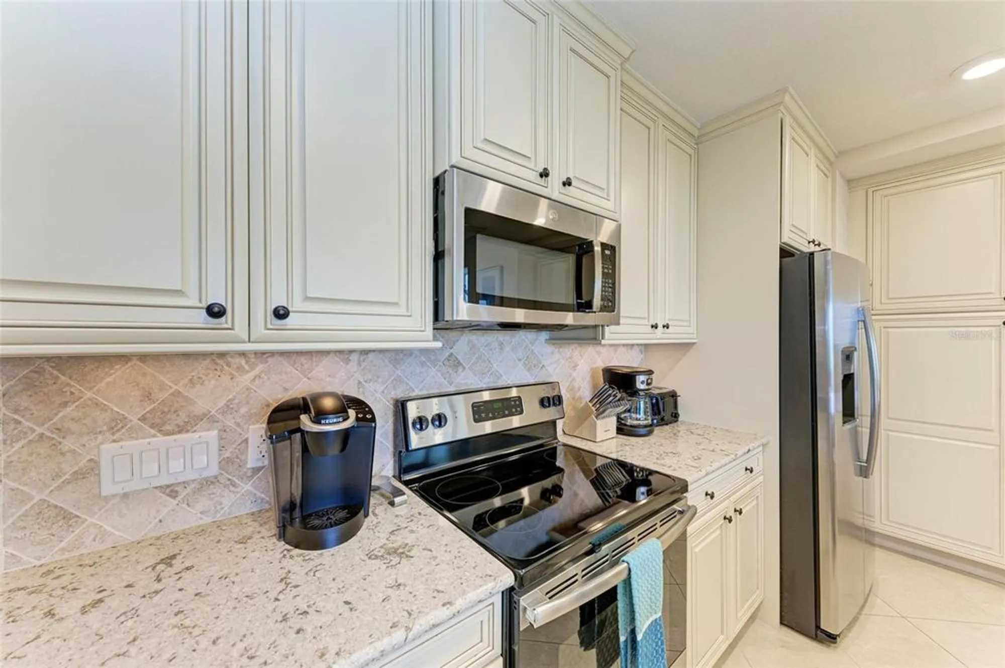 Property Slideshow image 10 of 89 | 391 aruba cir unit 302, Bradenton, FL, 34209