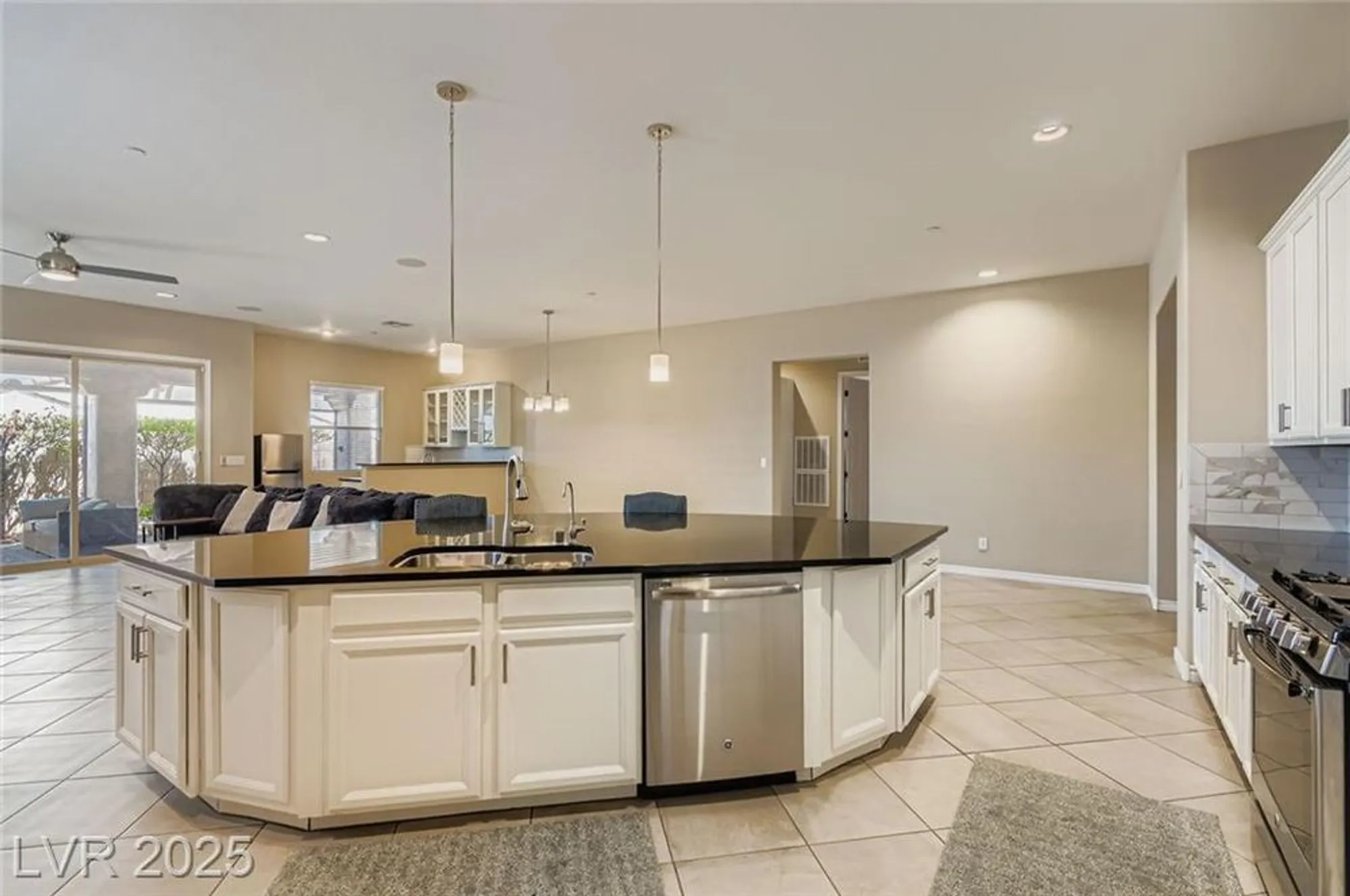 Property Slideshow image 12 of 54 | 512 heritage bridge ave, Henderson, NV, 89011