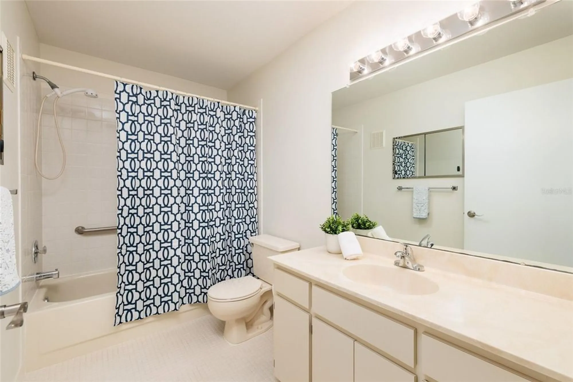 Property Slideshow image 19 of 61 | 2220 spanish dr 36, Clearwater, FL, 33763