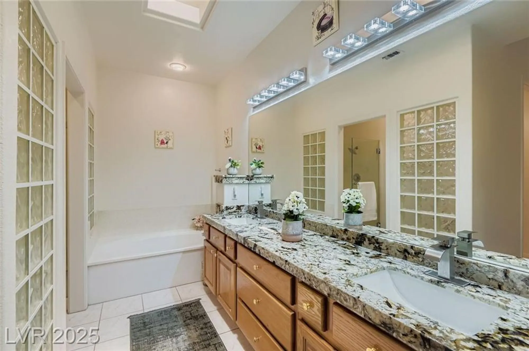 Property Slideshow image 19 of 38 | 9905 hemet dr, Las Vegas, NV, 89134