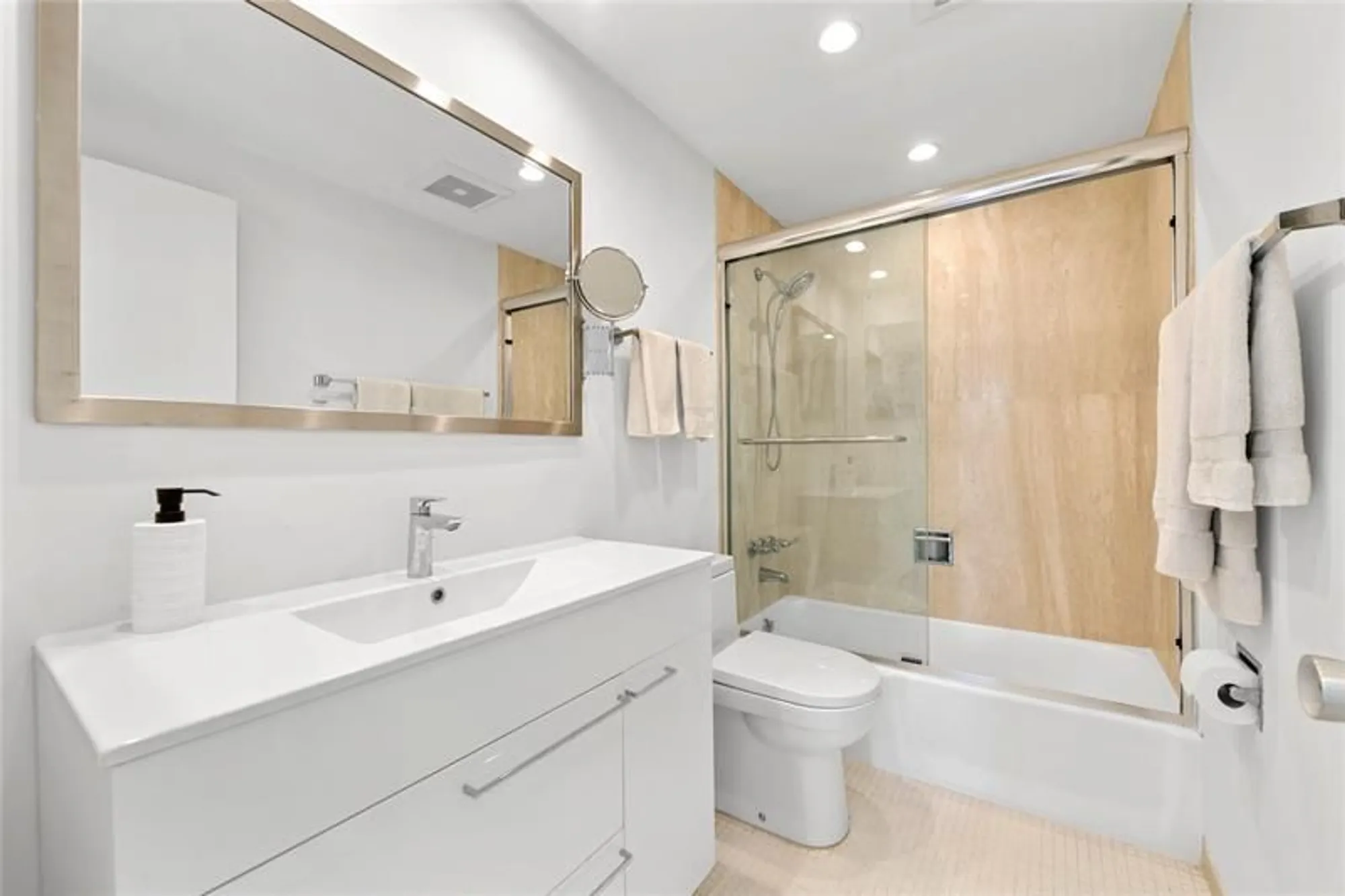 Property Slideshow image 32 of 61 | 3300 ne 36th st 1416, Fort Lauderdale, FL, 33308