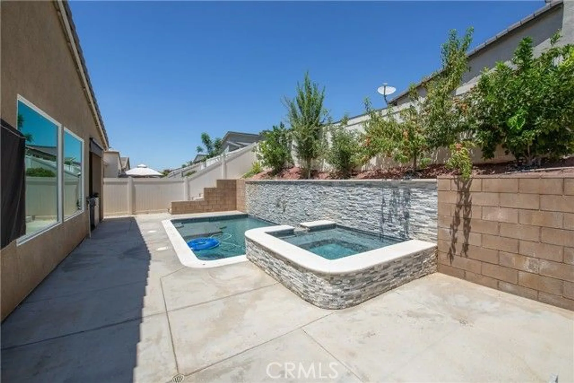 Property Slideshow image 22 of 34 | 1530 village green way, Beaumont, CA, 92223