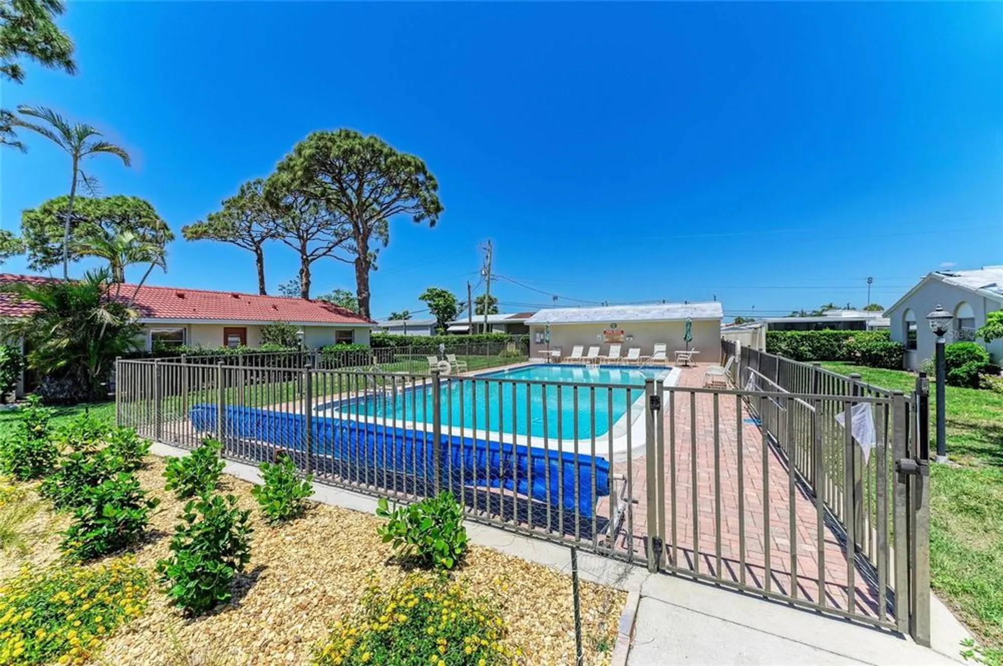 Property Slideshow image 30 of 34 | 2121 pueblo cir # v6, Sarasota, FL, 34231