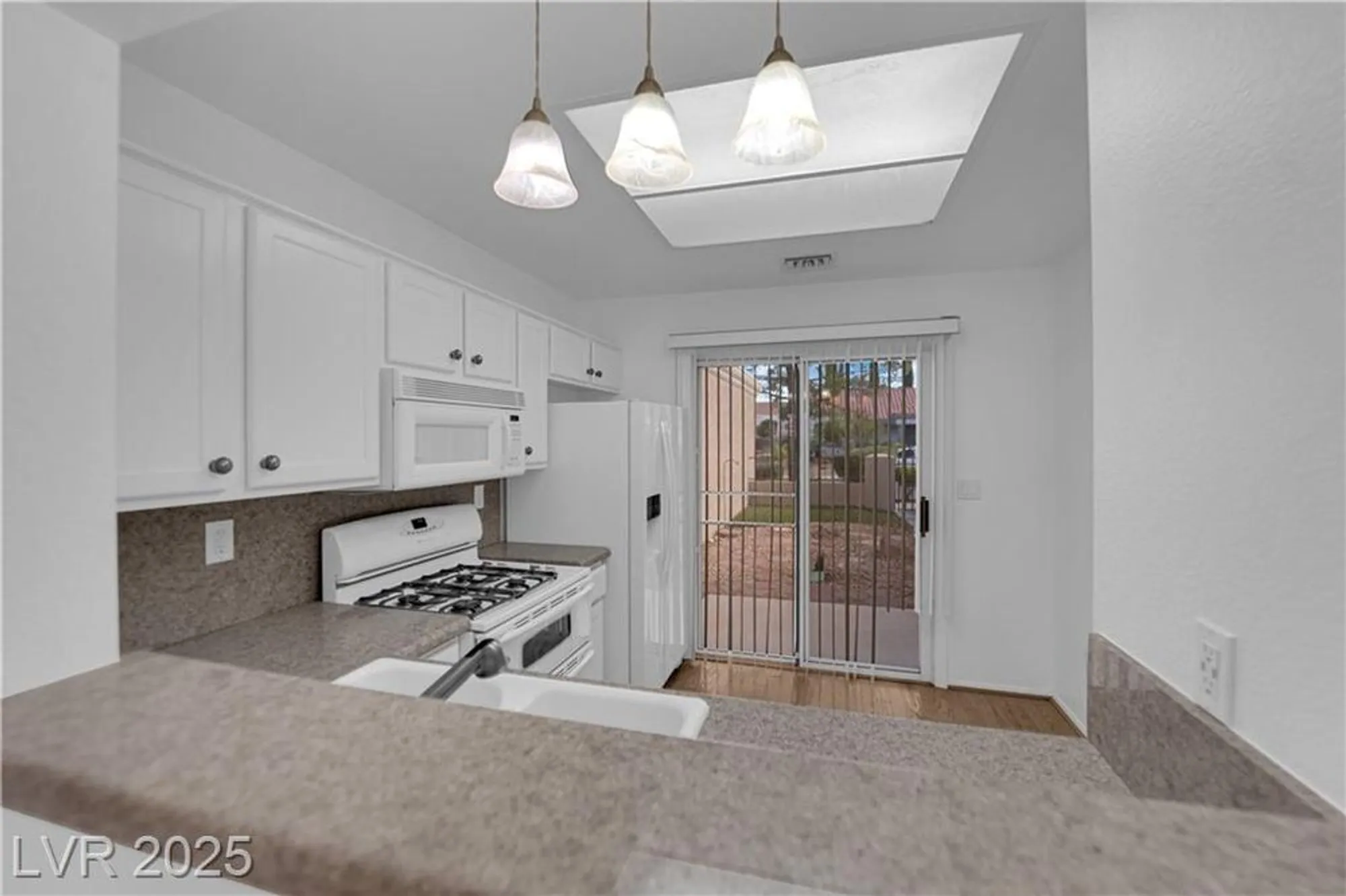 Property Slideshow image 13 of 40 | 9424 gold mountain dr, Las Vegas, NV, 89134