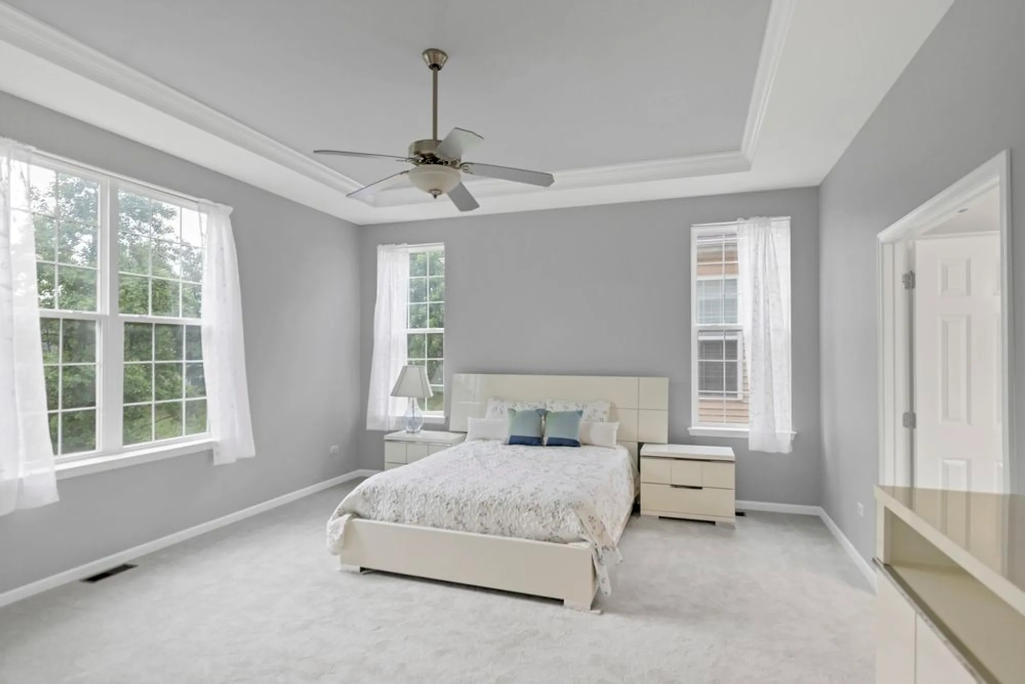 Property Slideshow image 14 of 43 | 3848 valhalla dr, Elgin, IL, 60124