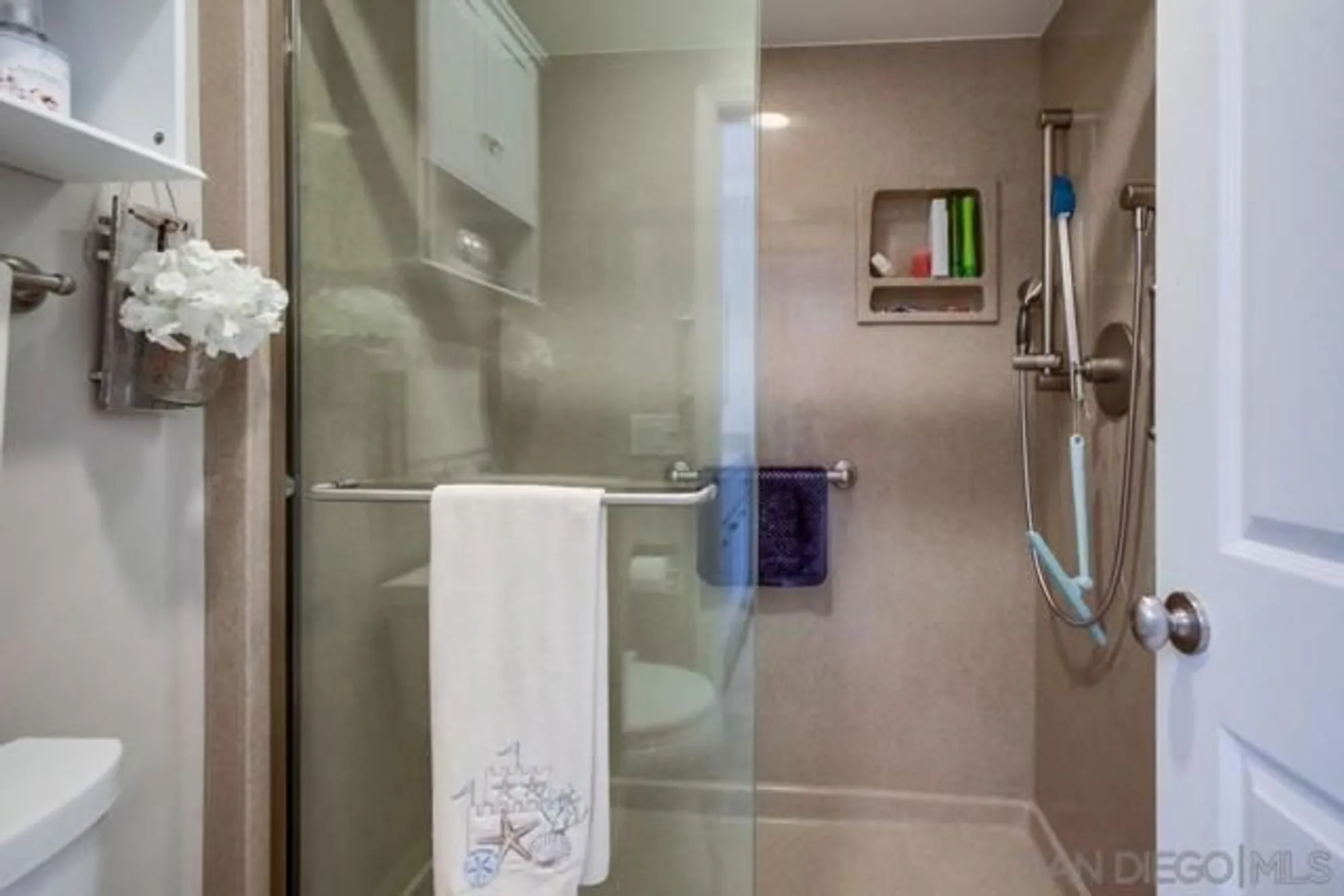 Property Slideshow image 27 of 40 | 1024 la tierra dr, San Marcos, CA, 92078