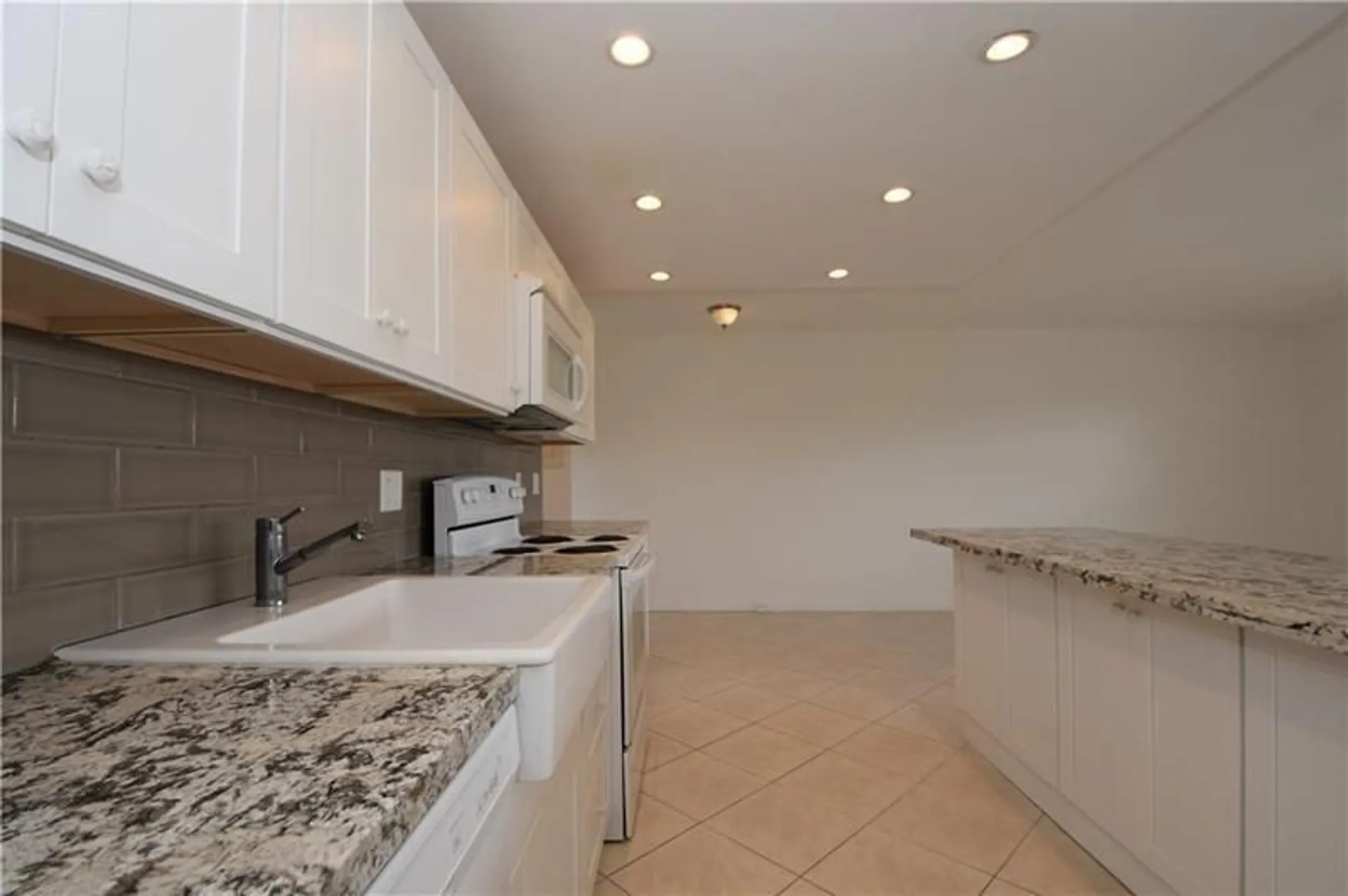 Property Slideshow image 3 of 28 | 2801 victoria way apt j4, Coconut Creek, FL, 33066