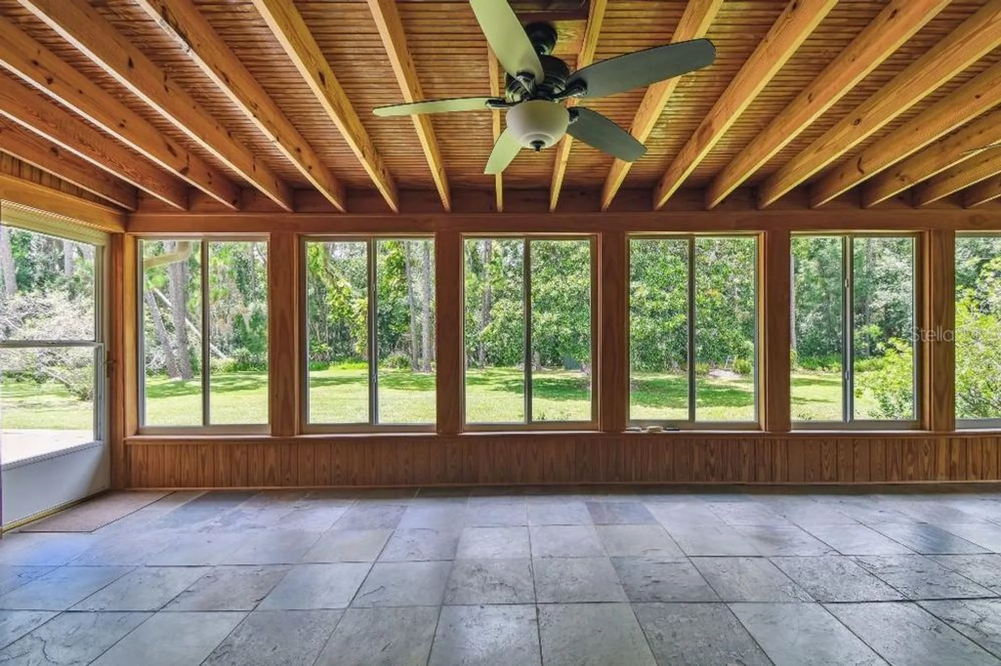 Property Slideshow image 38 of 60 | 916 mainsail way, Palm Harbor, FL, 34685