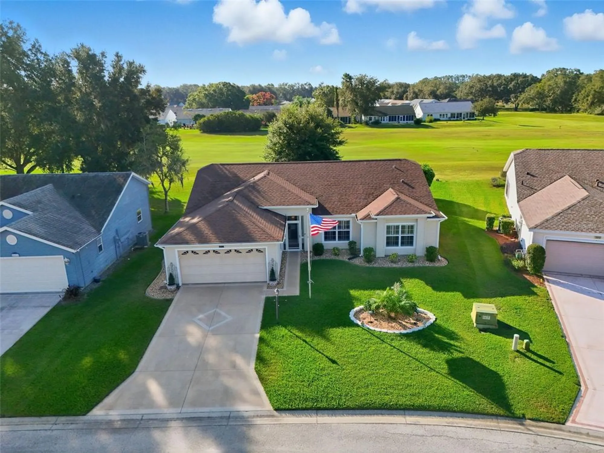 Property Slideshow image 8 of 65 | 25233 lost oak cir, Leesburg, FL, 34748