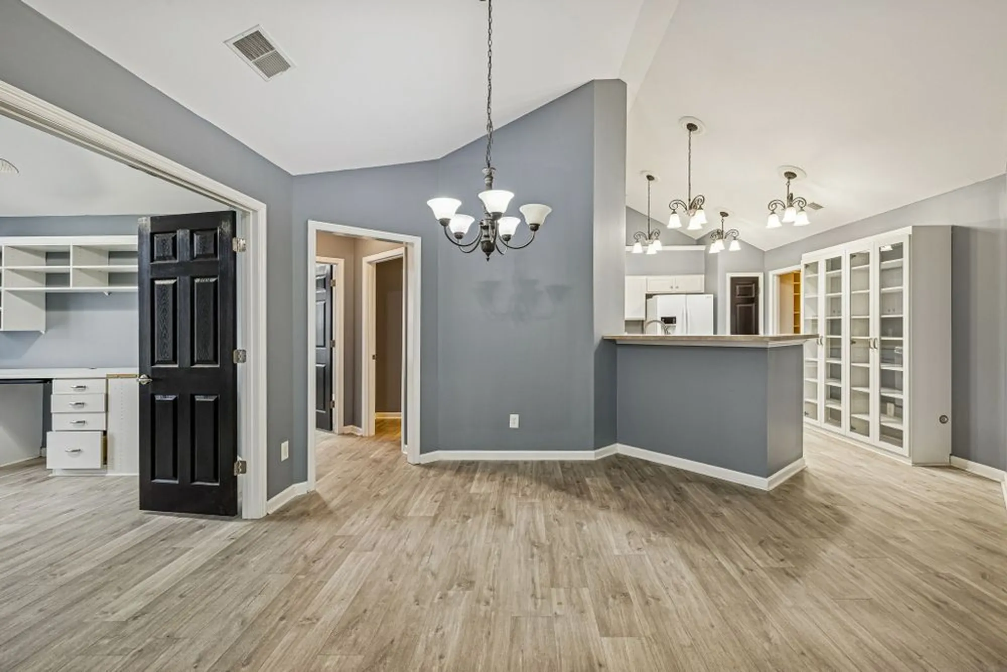 Property Slideshow image 11 of 39 | 825 s browns ln 2102, Gallatin, TN, 37066