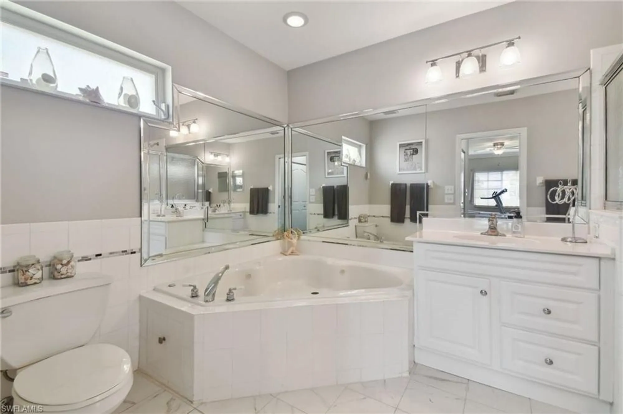 Property Slideshow image 33 of 46 | 9165 michael cir 1002, Naples, FL, 34113