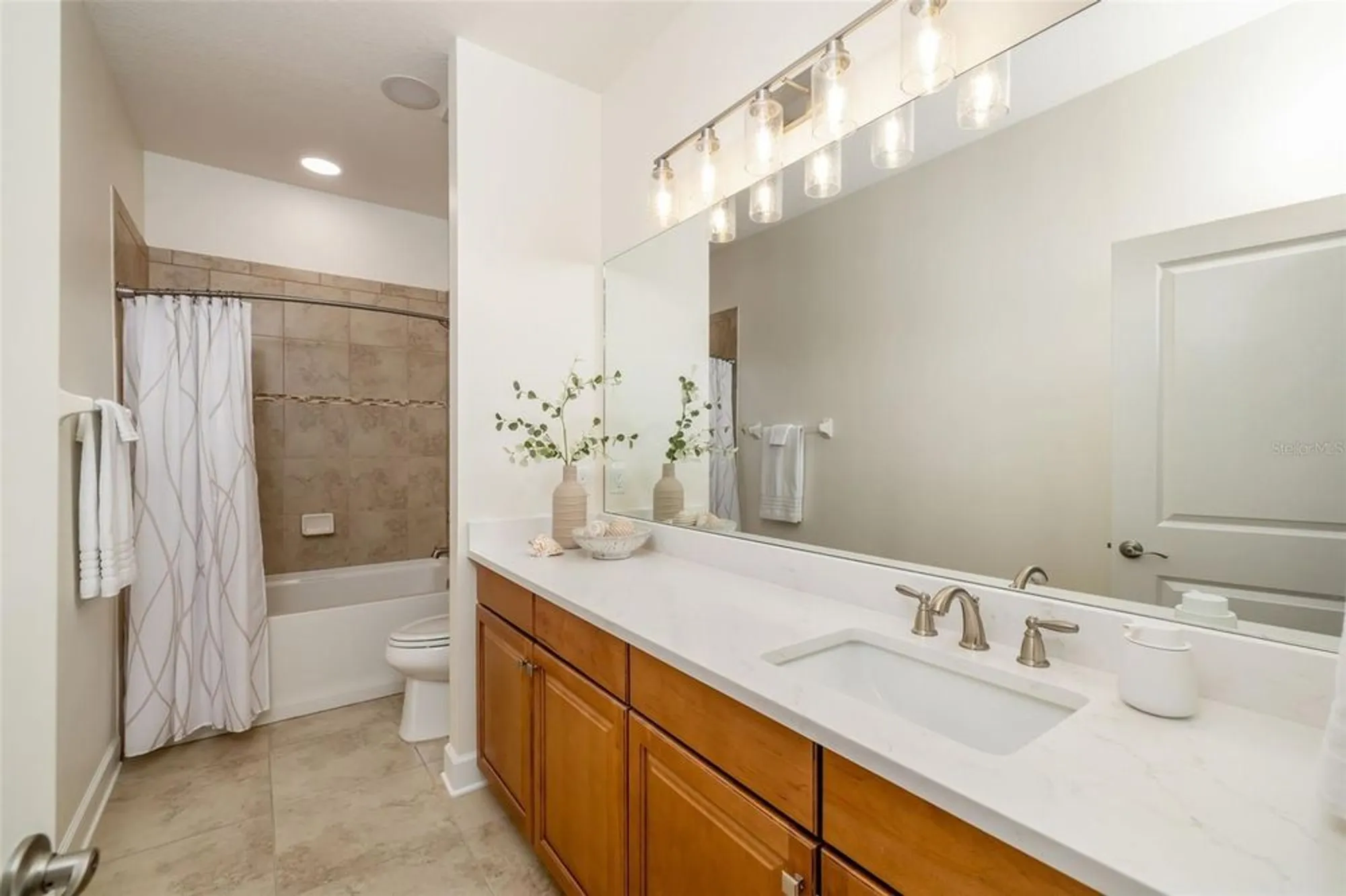 Property Slideshow image 25 of 55 | 5043 serata dr, Bradenton, FL, 34211