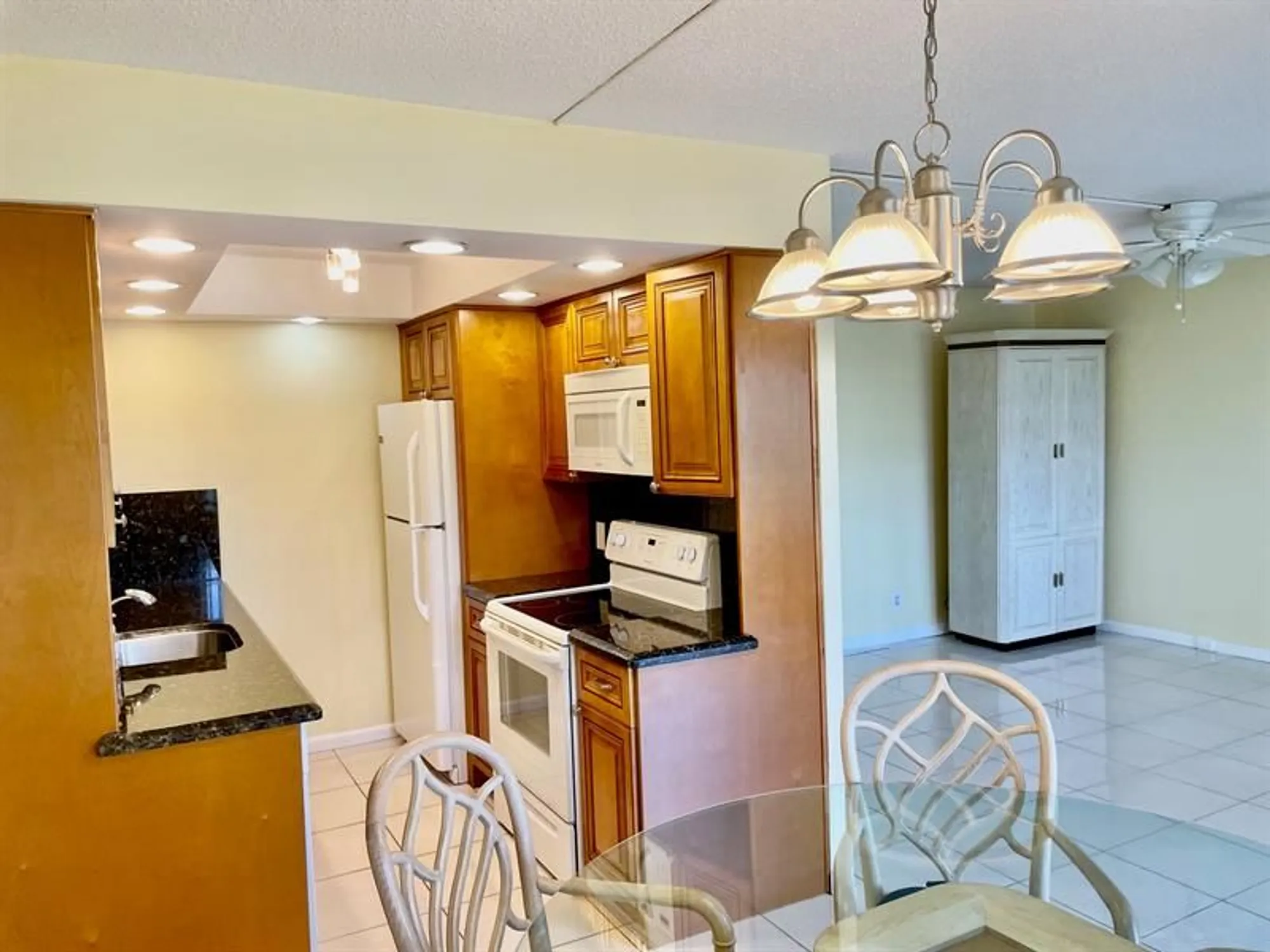 Property Slideshow image 4 of 17 | 1058 exeter d # 1058, Boca Raton, FL, 33434