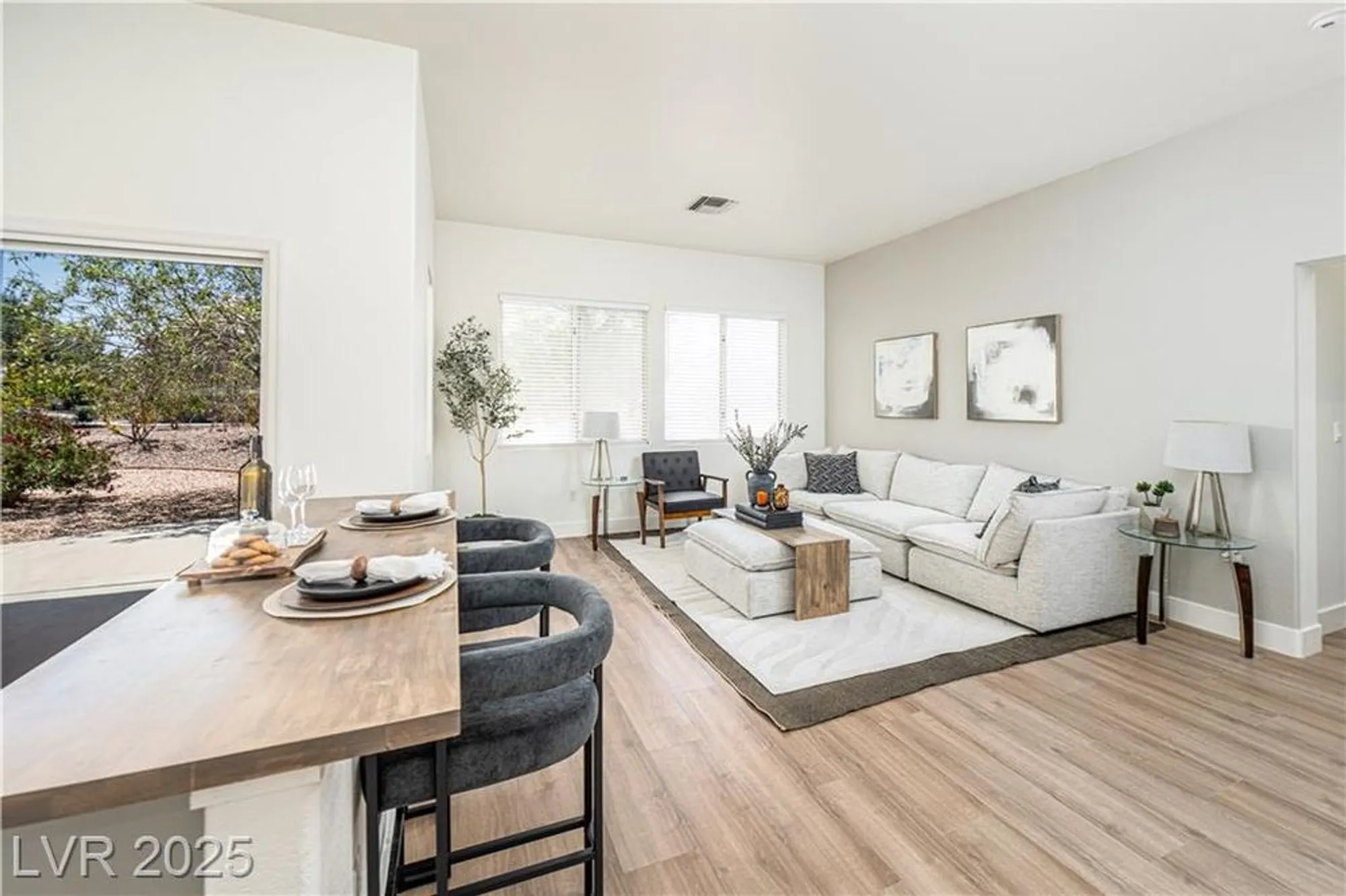 Property Slideshow image 2 of 37 | 10301 coal creek pl, Las Vegas, NV, 89134