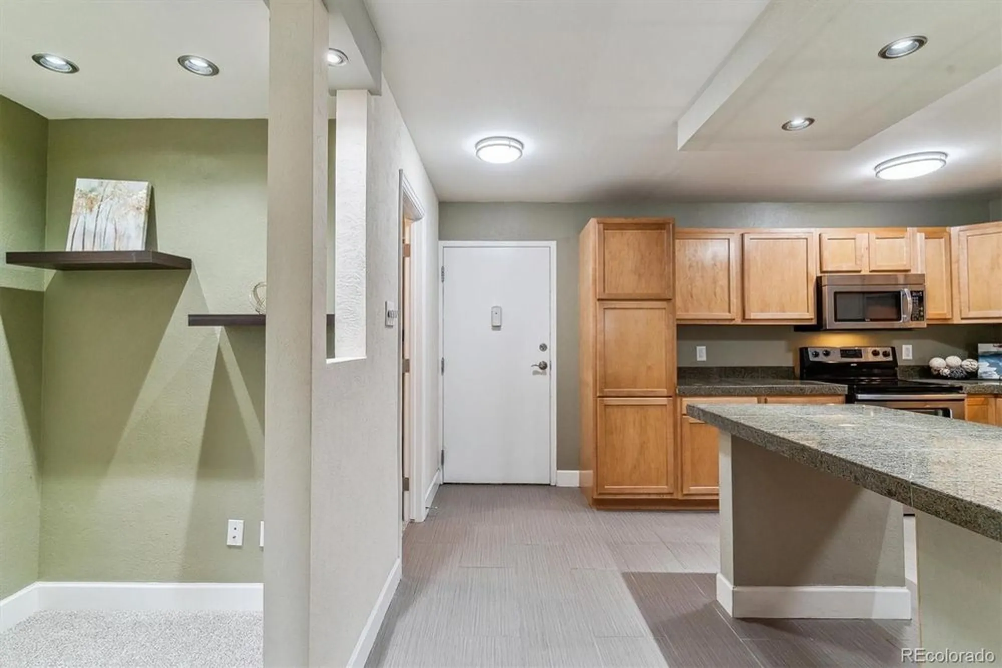 Property Slideshow image 8 of 50 | 610 s clinton st 3d, Denver, CO, 80247