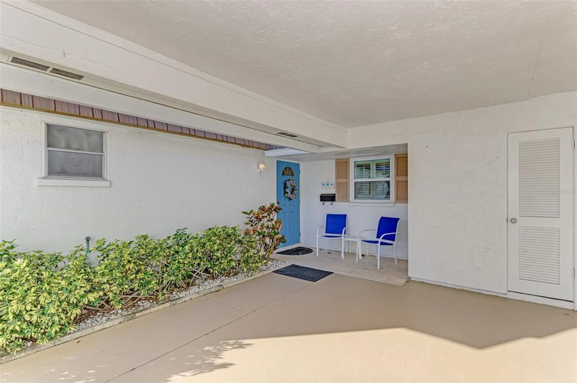 Property Slideshow image 4 of 47 | 2505 riverbluff pkwy # v196, Sarasota, FL, 34231