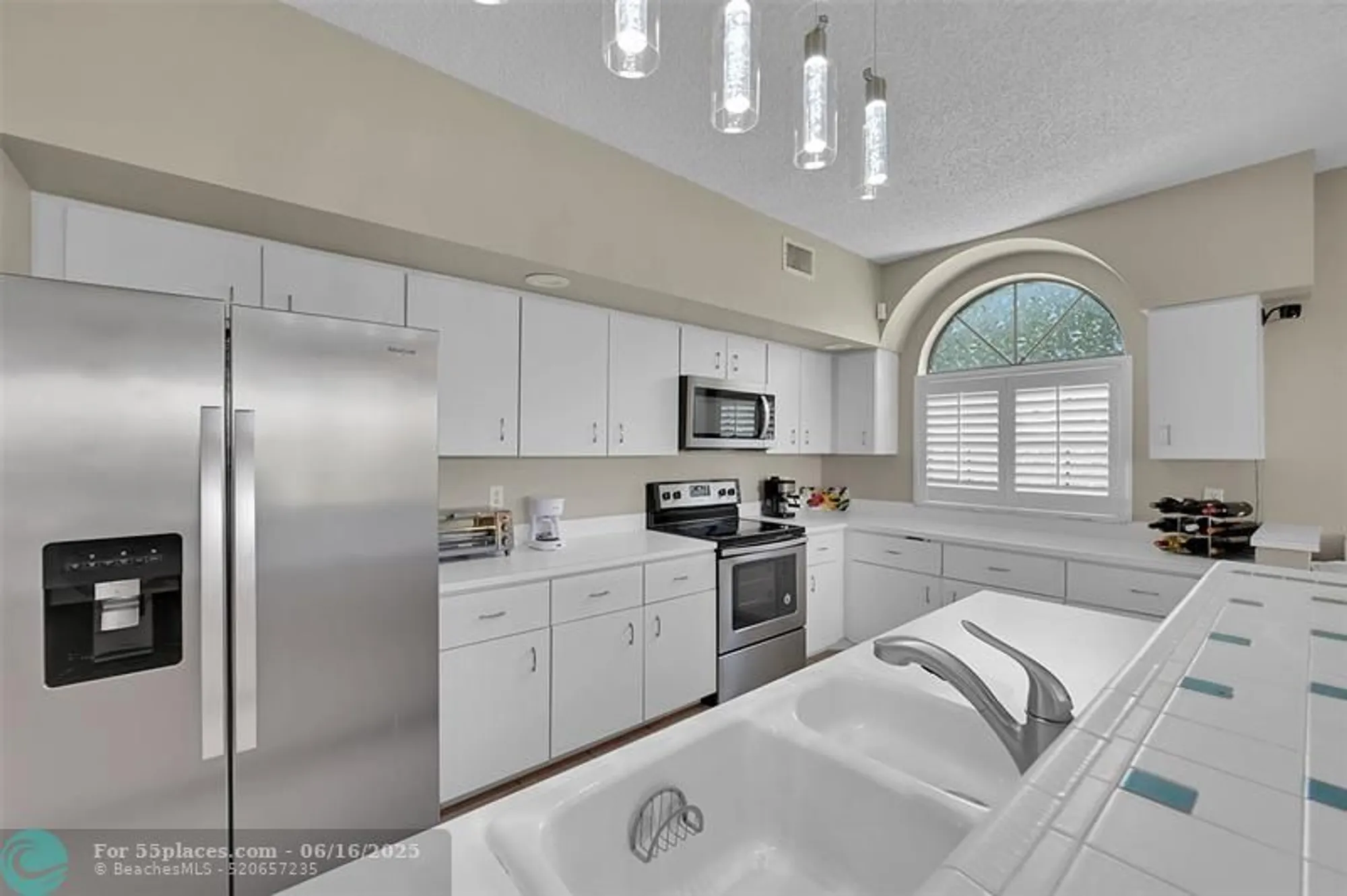 Property Slideshow image 6 of 74 | 8049 aberdeen dr apt 101, Boynton Beach, FL, 33472