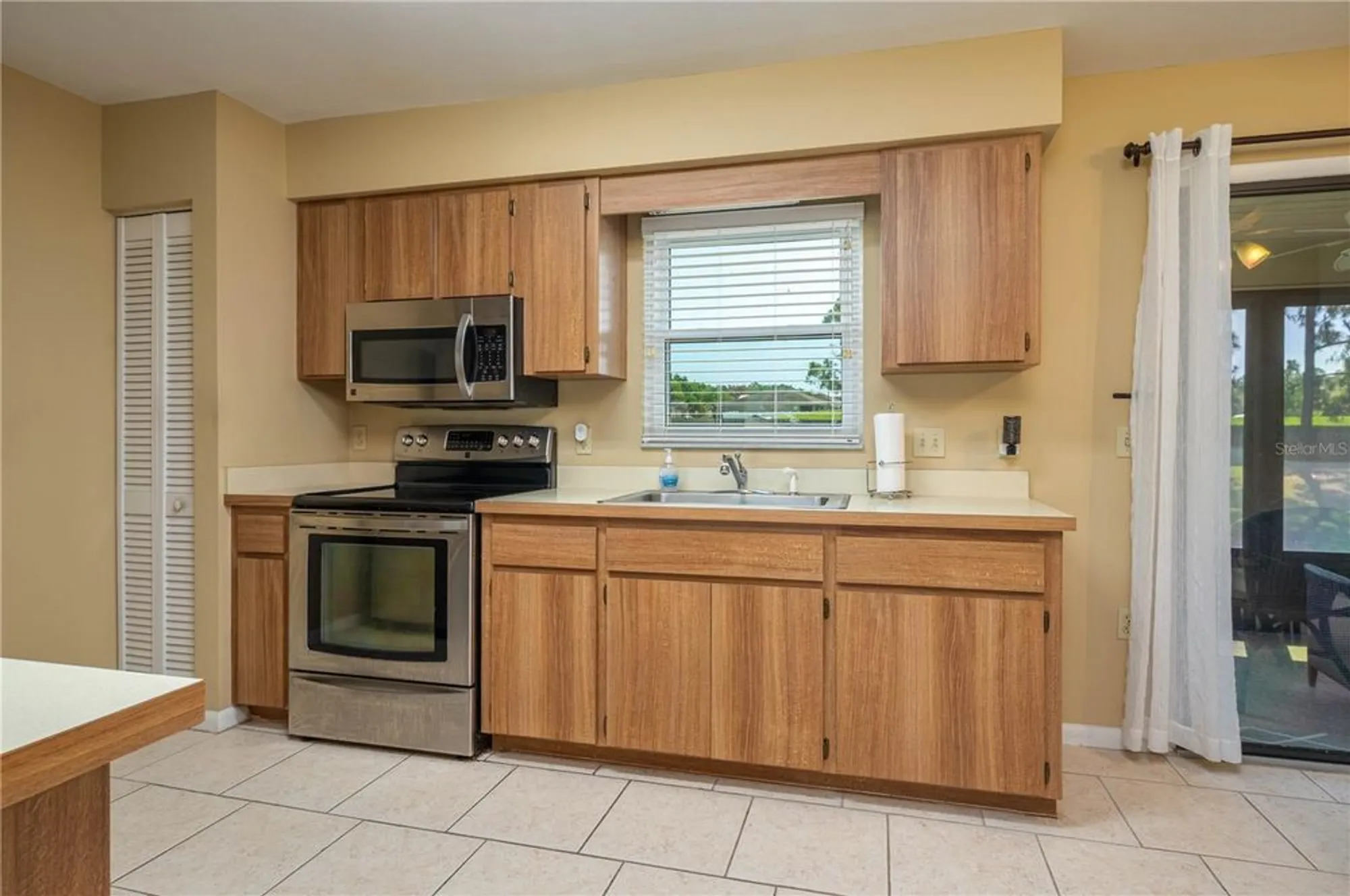 Property Slideshow image 23 of 38 | 3245 prairie dunes cir, Lakeland, FL, 33810