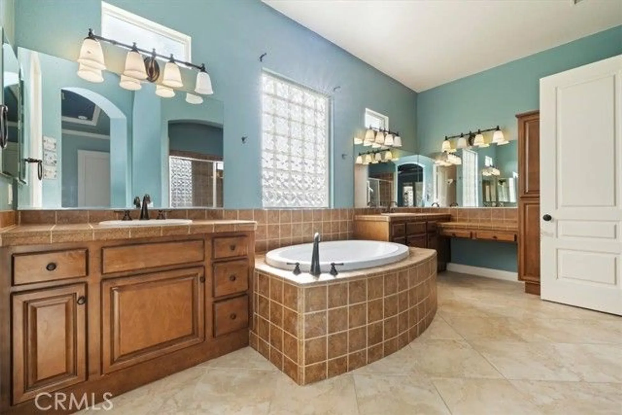 Property Slideshow image 16 of 48 | 23833 fawnskin dr, Corona, CA, 92883