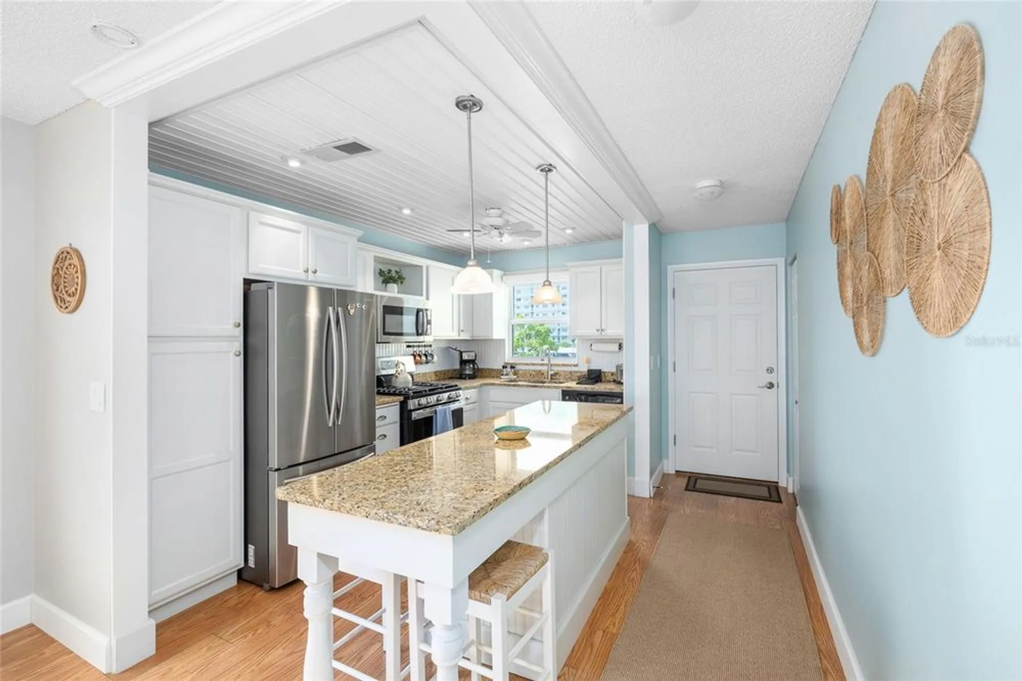 Property Slideshow image 4 of 39 | 6075 shore blvd 215, Gulfport, FL, 33707