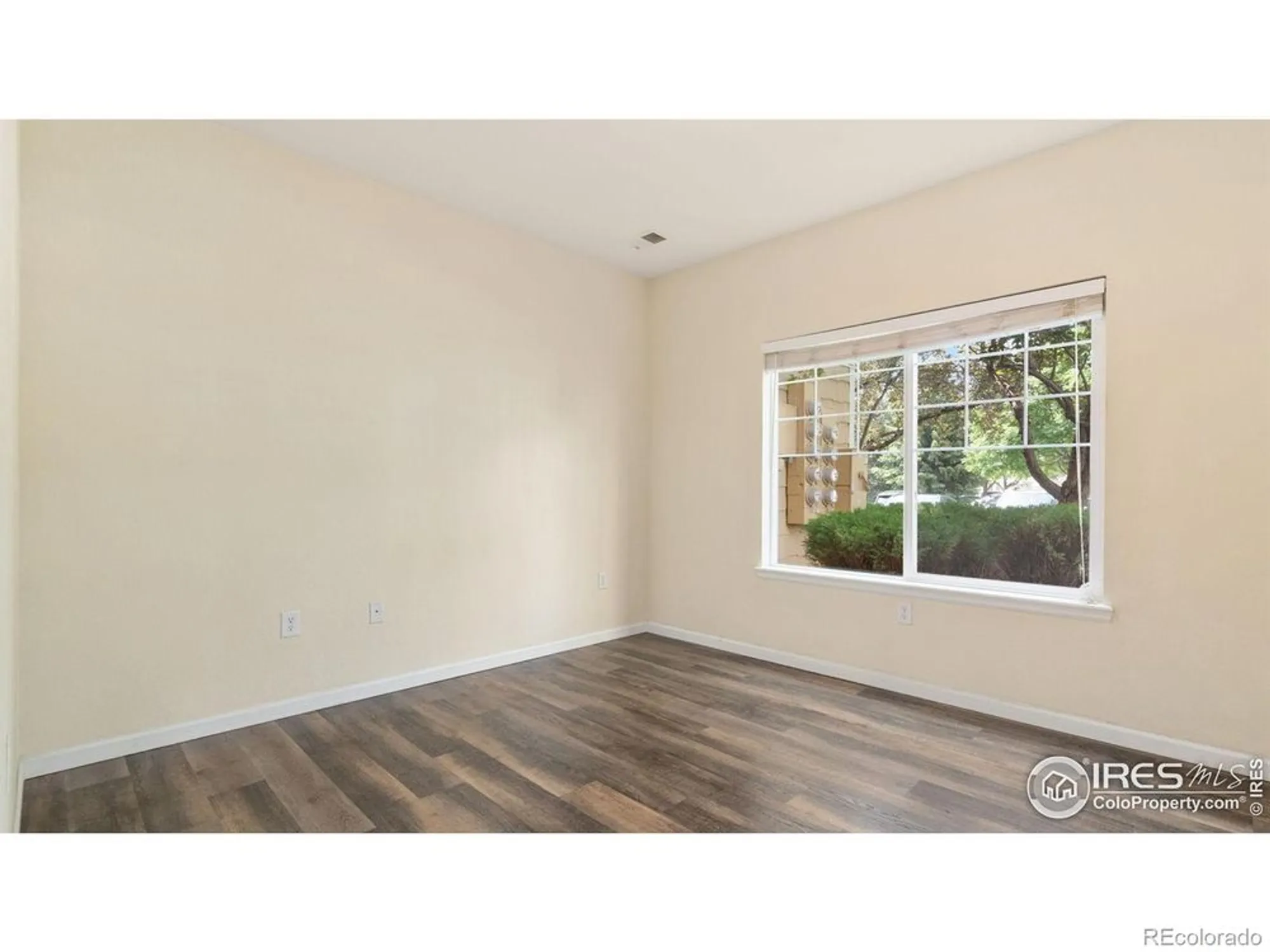 Property Slideshow image 8 of 14 | 4655 hahns peak dr 101, Loveland, CO, 80538