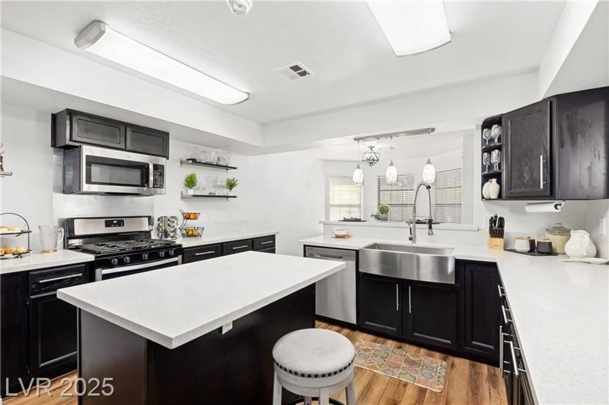 Property Slideshow image 16 of 47 | 5553 singing hills dr, Las Vegas, NV, 89130