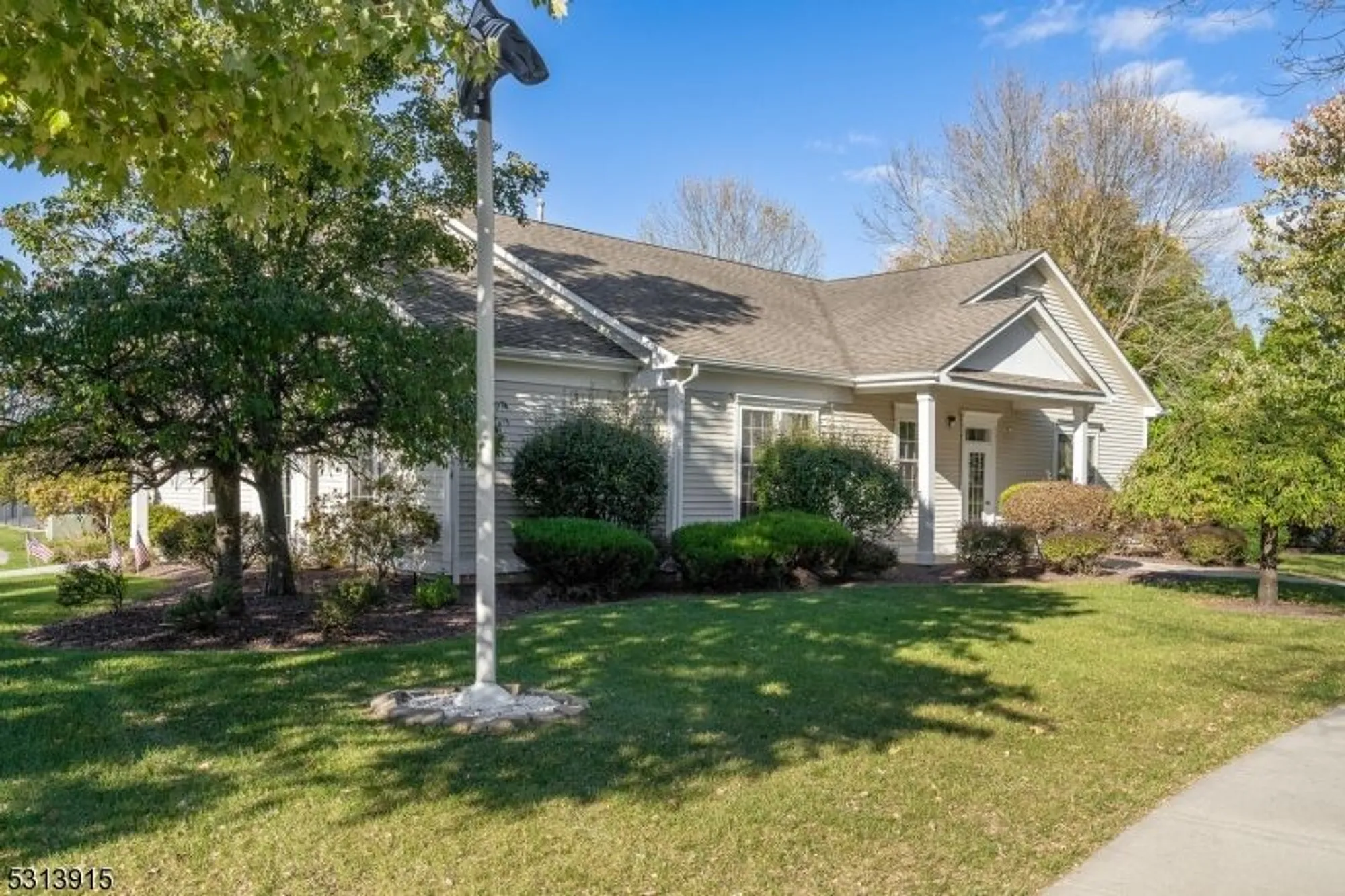 Property Slideshow image 23 of 48 | 6015 brookfield glen dr # 15, Belvidere, NJ, 07823