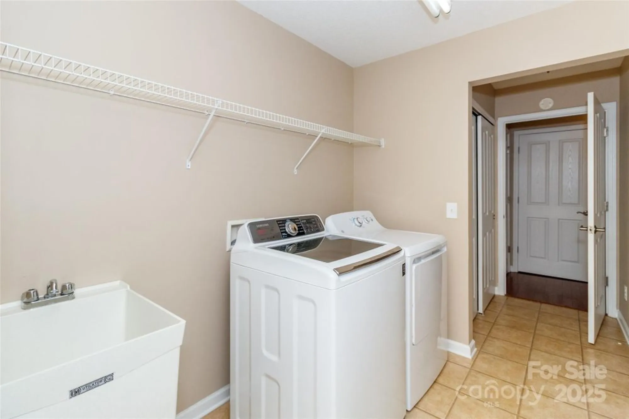 Property Slideshow image 21 of 39 | 3546 south bank ct, Matthews, NC, 28105