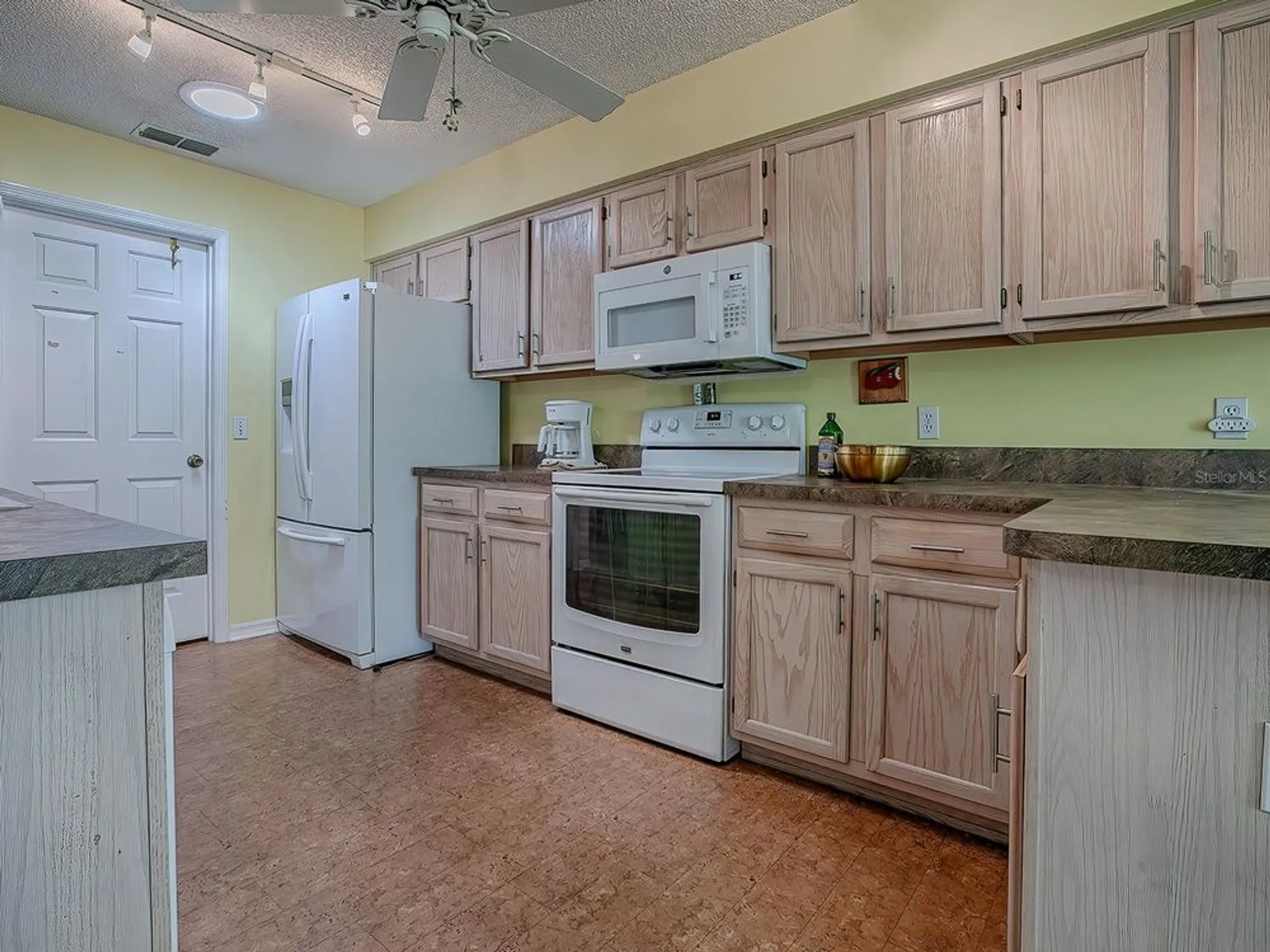 Property Slideshow image 11 of 38 | 32622 oak park dr, Leesburg, FL, 34748