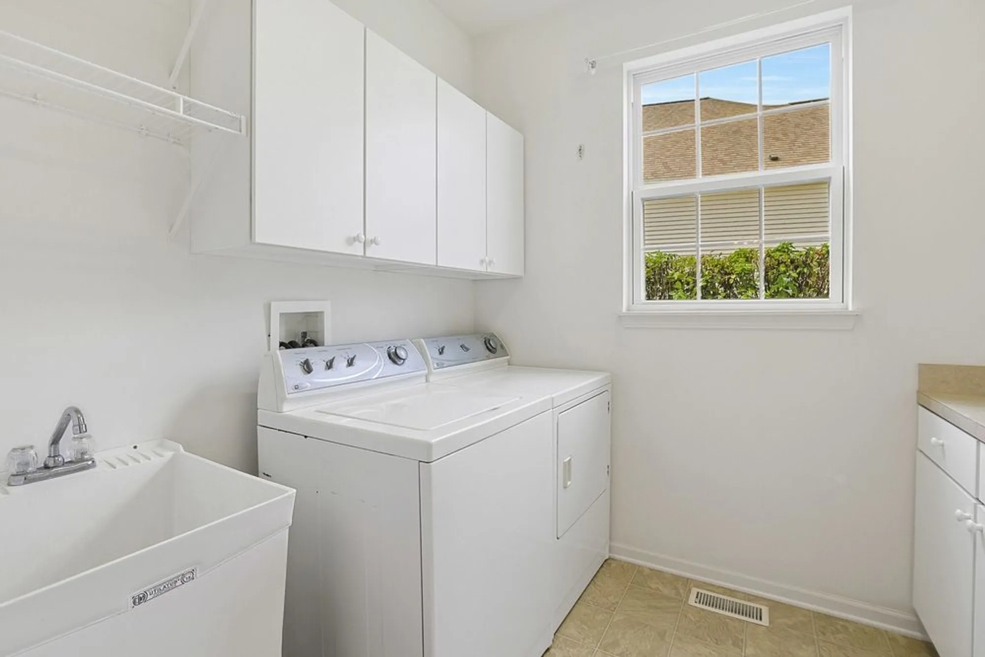 Property Slideshow image 24 of 30 | 13813 roosevelt dr, Huntley, IL, 60142