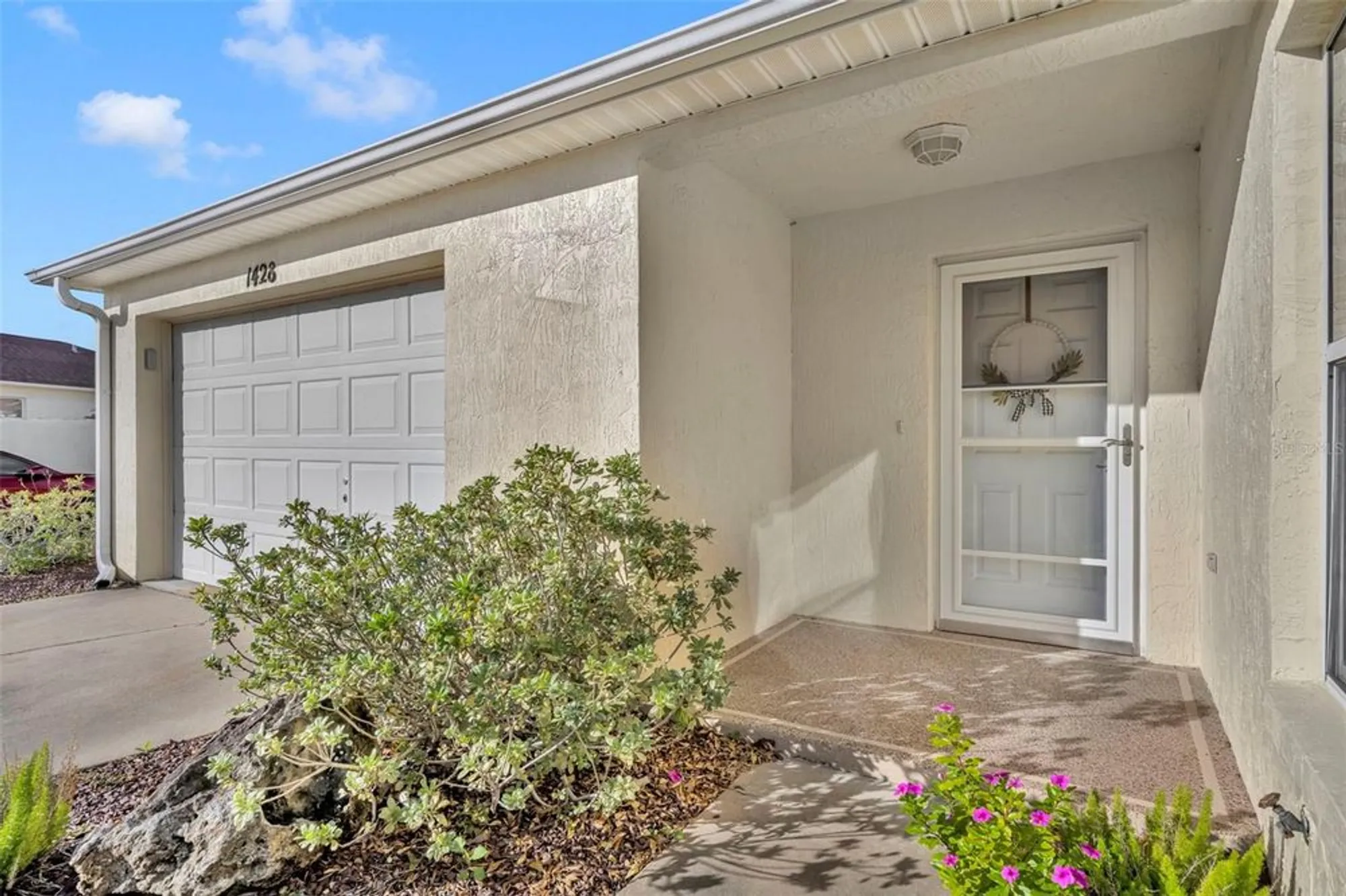 Property Slideshow image 4 of 54 | 1428 almanza dr, Lady Lake, FL, 32159