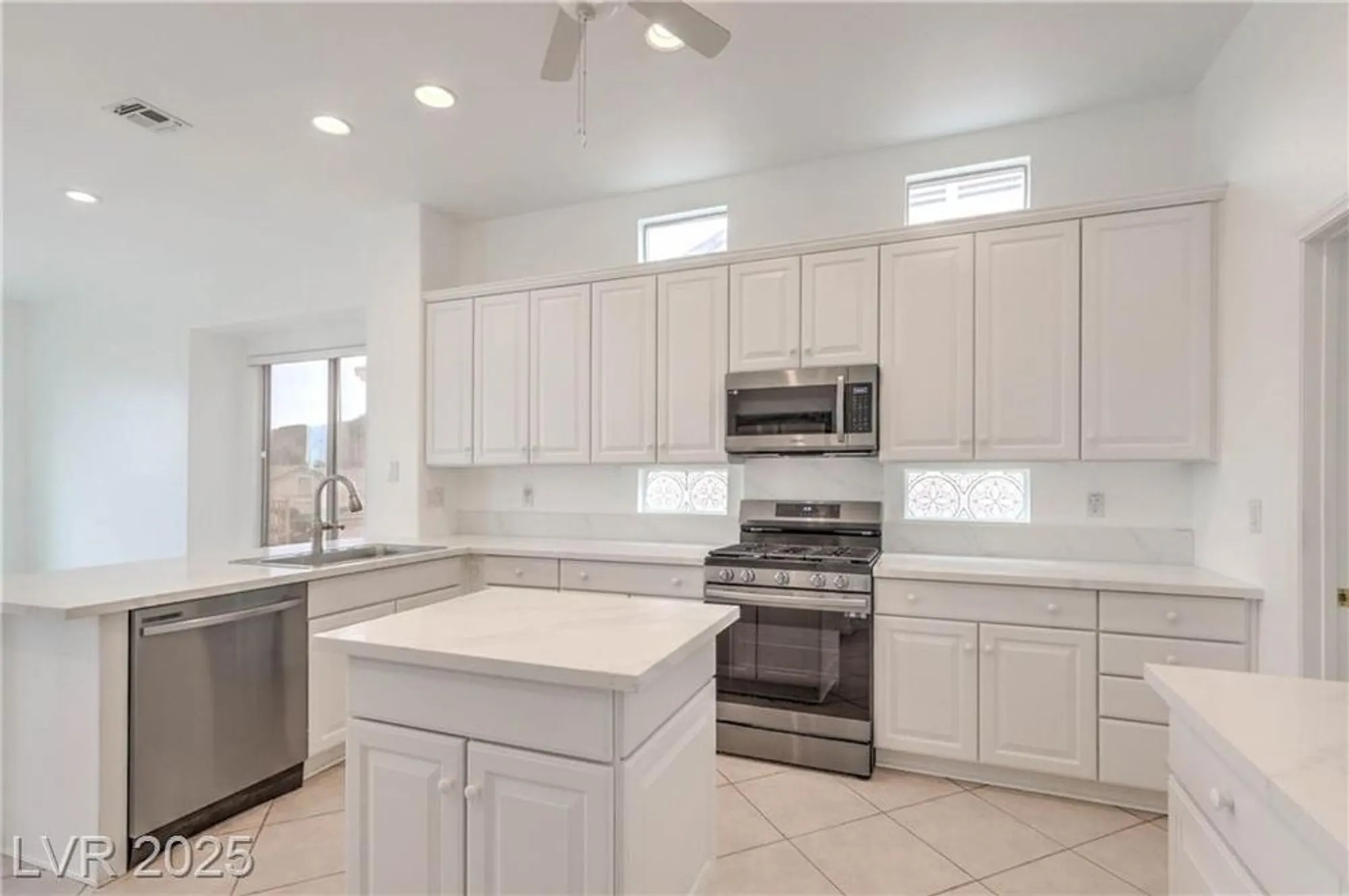 Property Slideshow image 5 of 36 | 562 mountain links dr, Henderson, NV, 89012