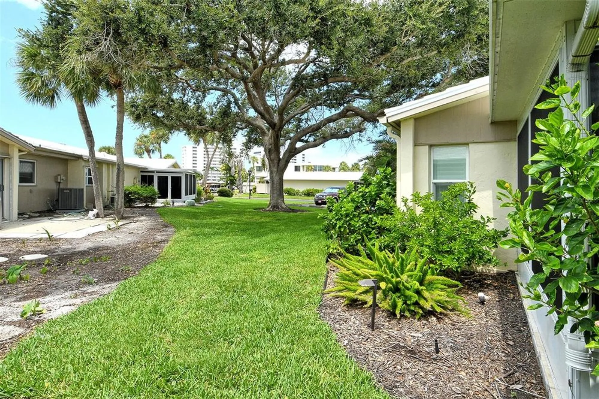 Property Slideshow image 37 of 65 | 119 whispering sands cir # v36, Sarasota, FL, 34242