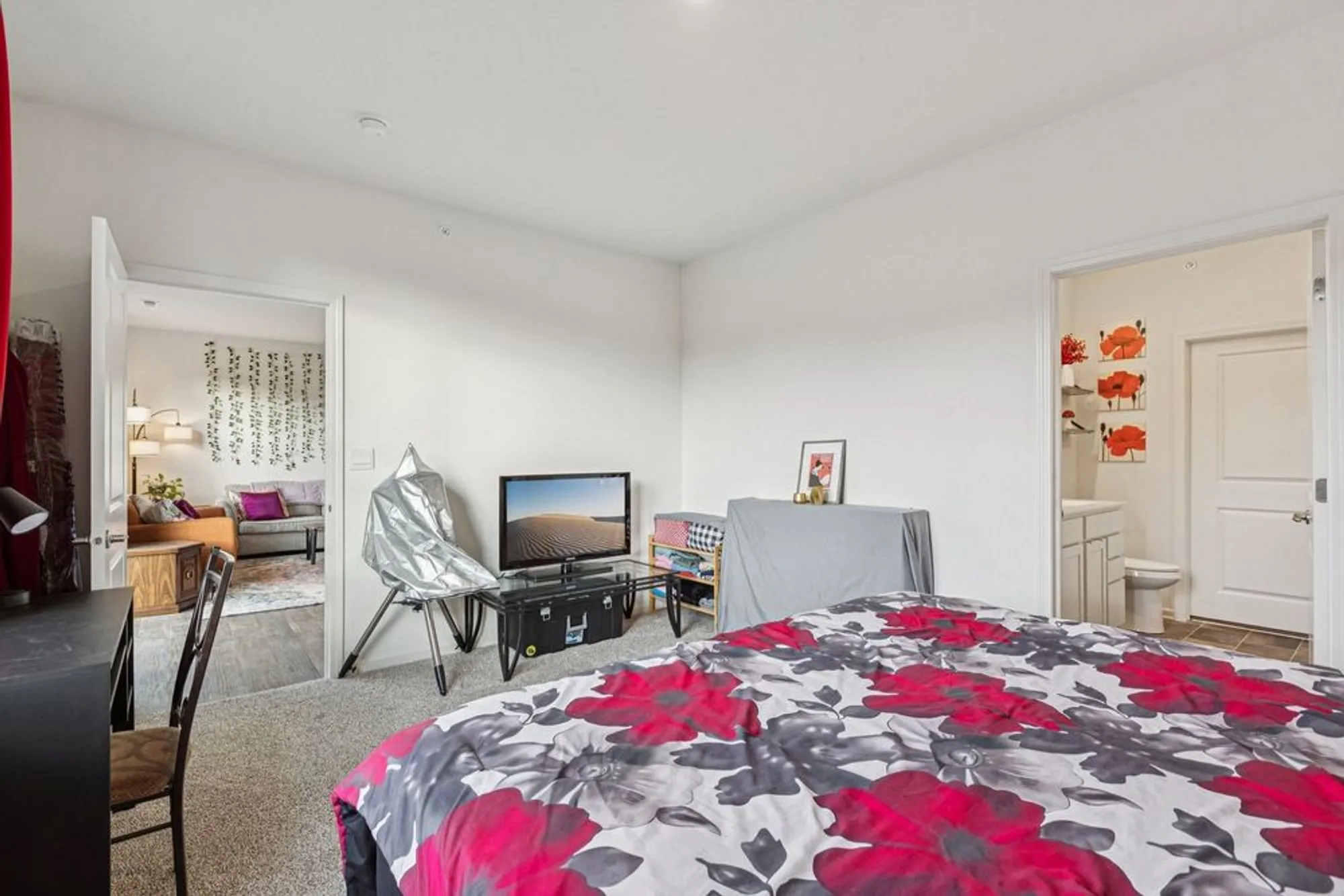 Property Slideshow image 15 of 48 | 952 darwin st, North Aurora, IL, 60542