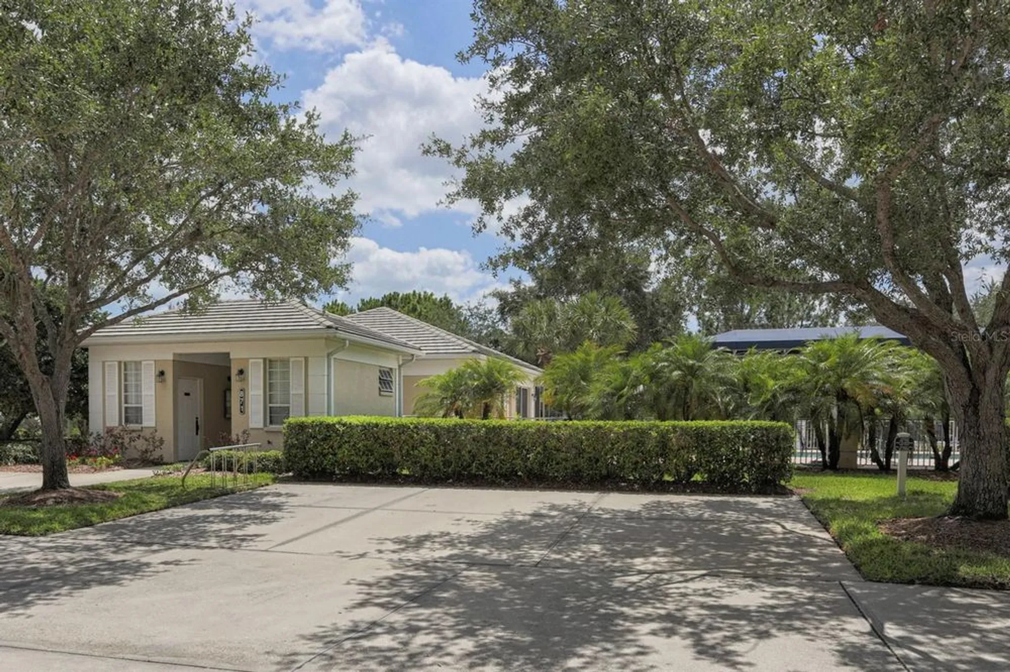 Property Slideshow image 33 of 76 | 805 montrose dr 203, Venice, FL, 34293