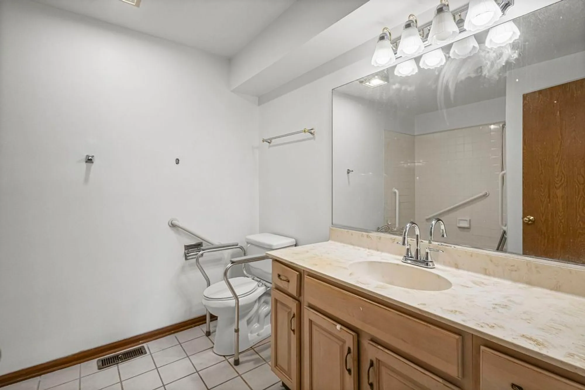 Property Slideshow image 11 of 29 | 21220 silktree cir, Plainfield, IL, 60544