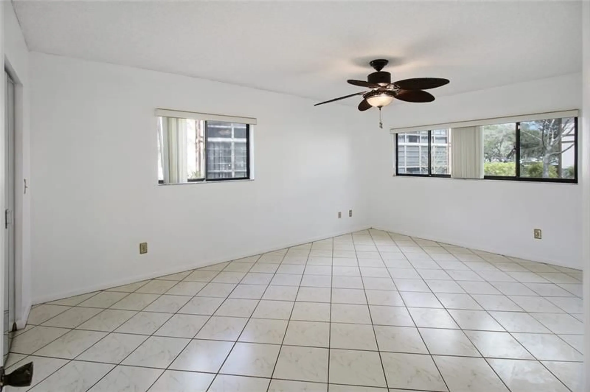 Property Slideshow image 12 of 19 | 9926 s belfort cir # 106, Tamarac, FL, 33321