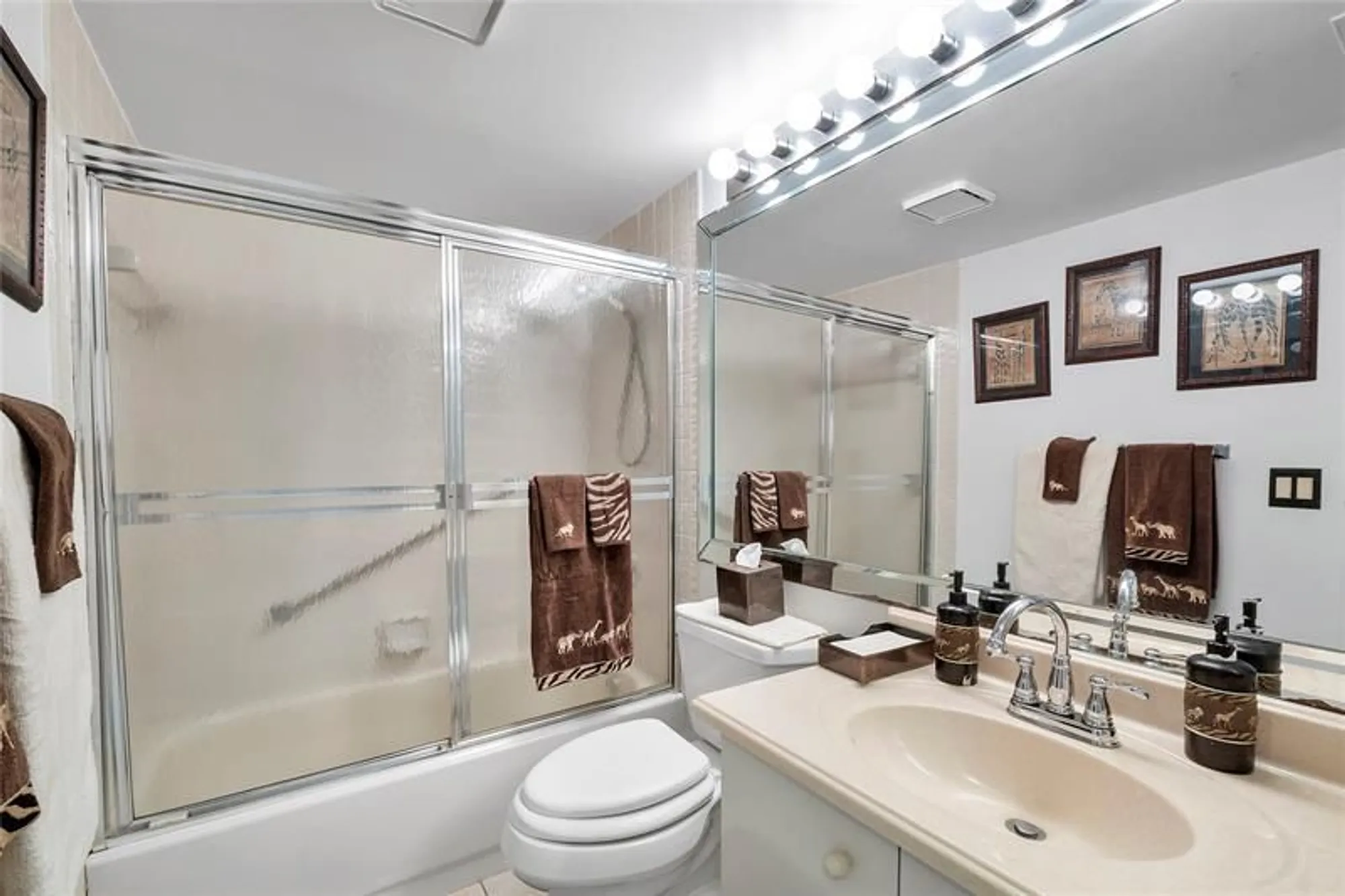 Property Slideshow image 20 of 37 | 7219 fairfax dr 110, Tamarac, FL, 33321