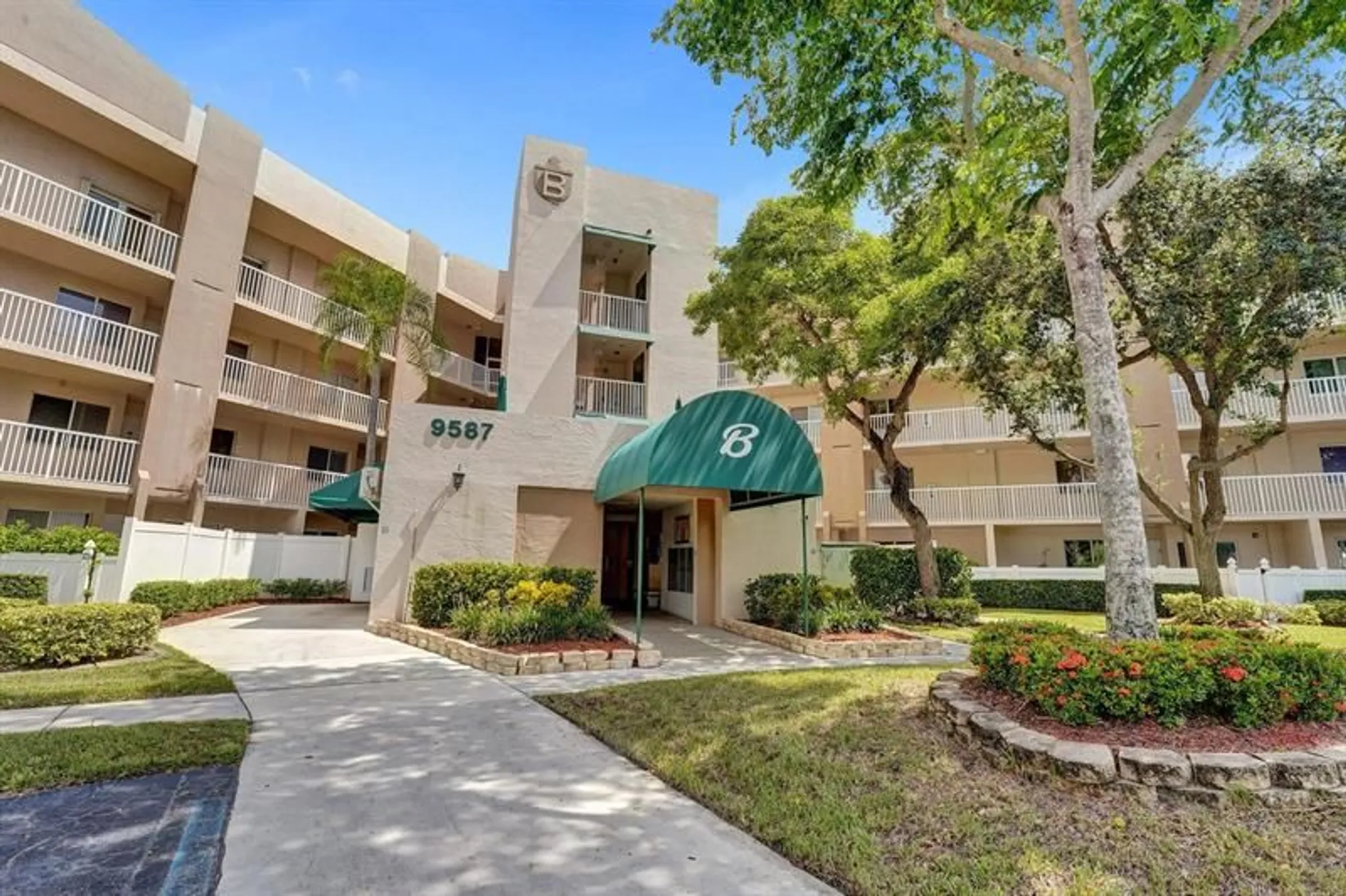 Property Slideshow image 46 of 61 | 9587 weldon cir apt b312, Fort Lauderdale, FL, 33321
