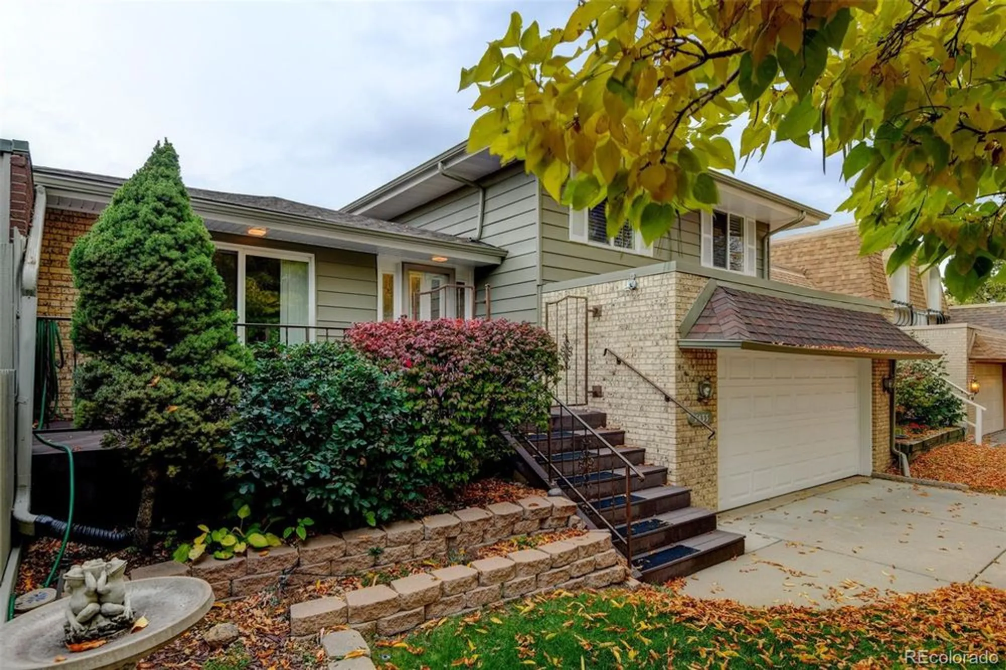 Property Slideshow image 2 of 26 | 7433 w cedar cir, Lakewood, CO, 80226