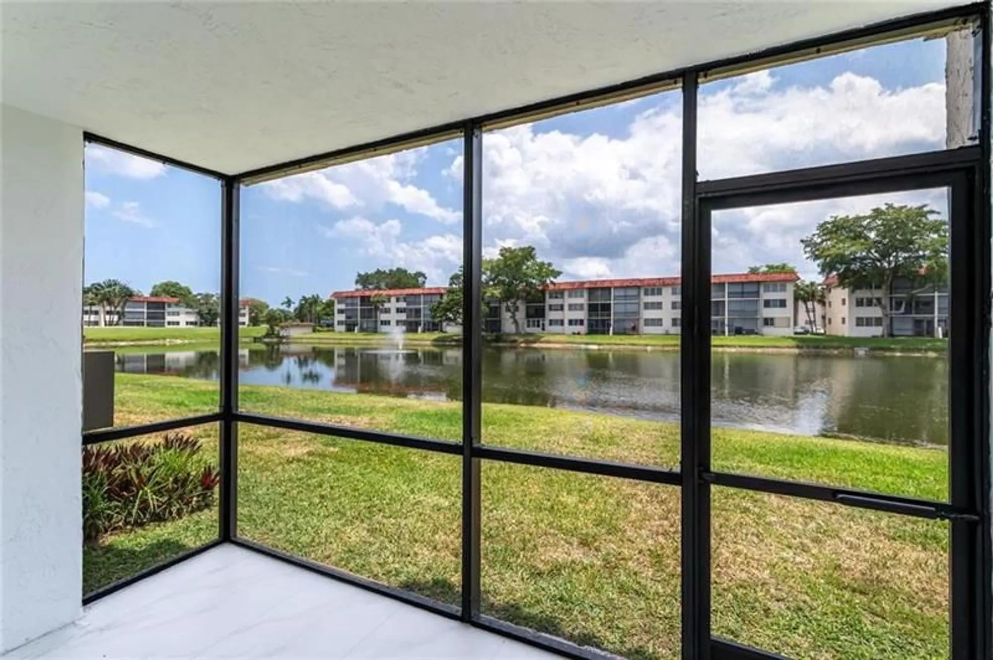 Property Slideshow image 6 of 28 | 361 s hollybrook dr 105, Pembroke Pines, FL, 33025