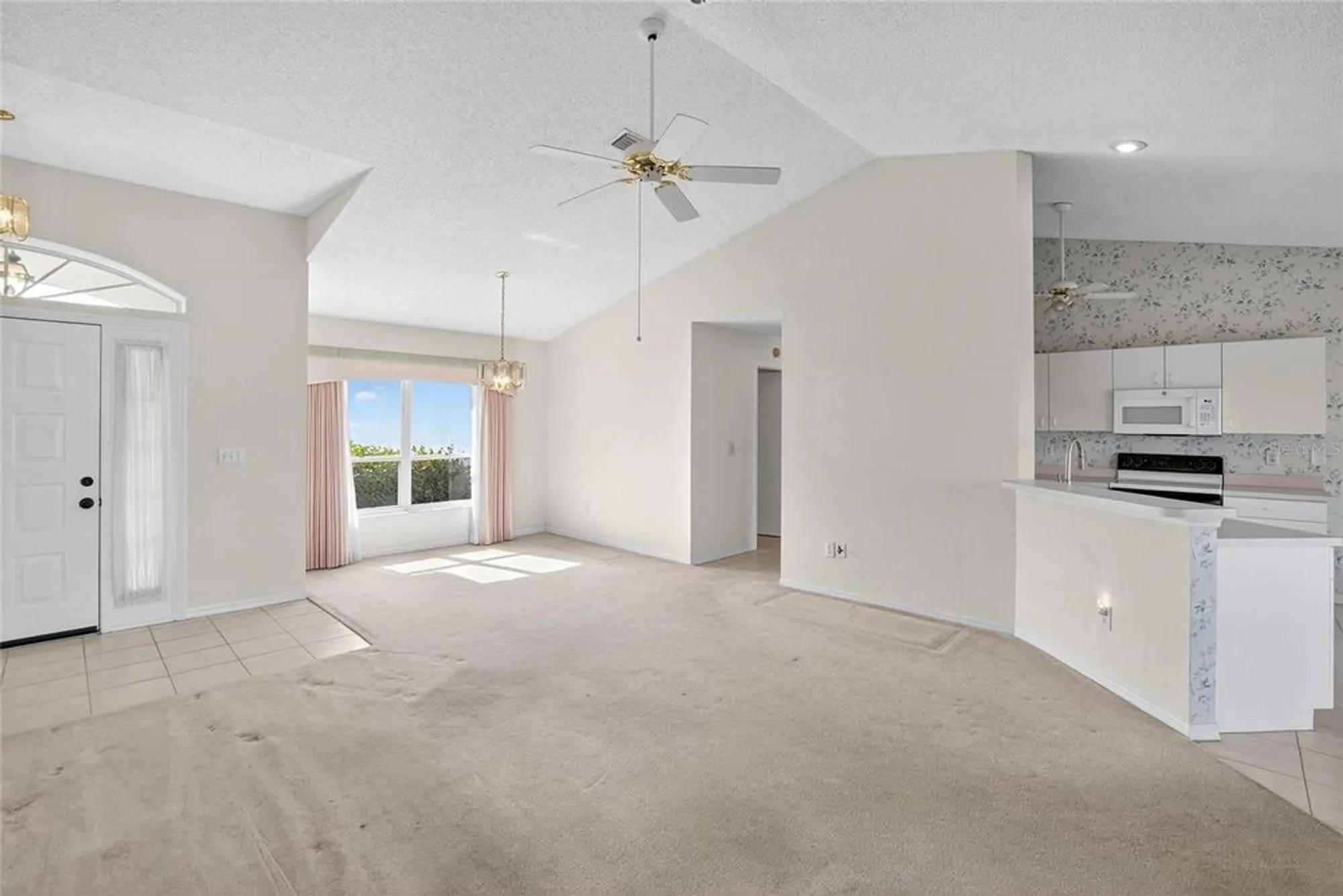 Property Slideshow image 7 of 50 | 331 caloosa palms ct, Sun City Center, FL, 33573
